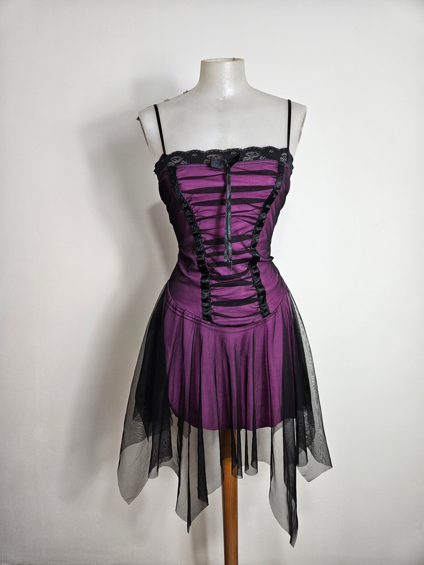 Robe en voile noir doublure violette
