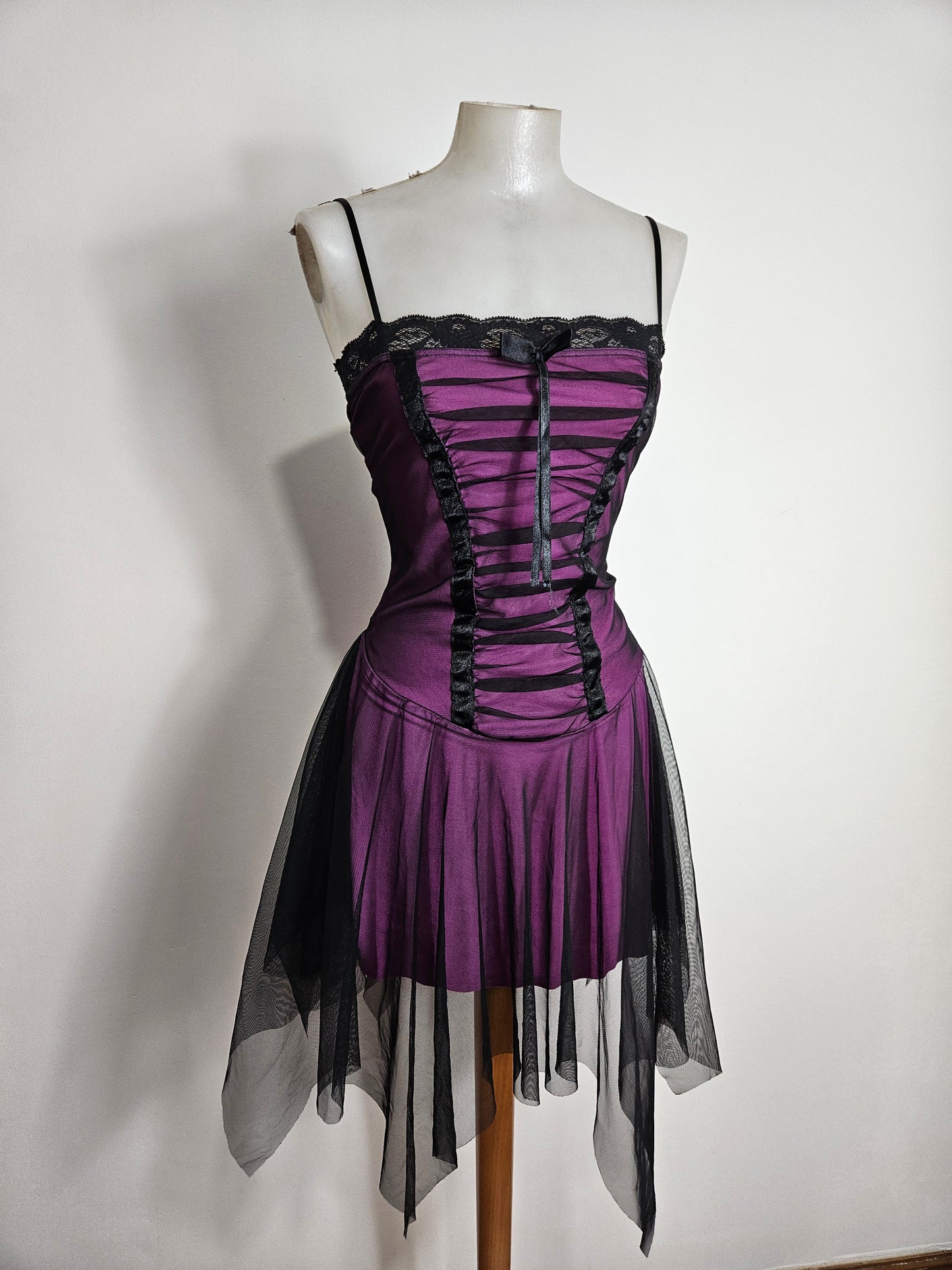 Robe en voile noir doublure violette