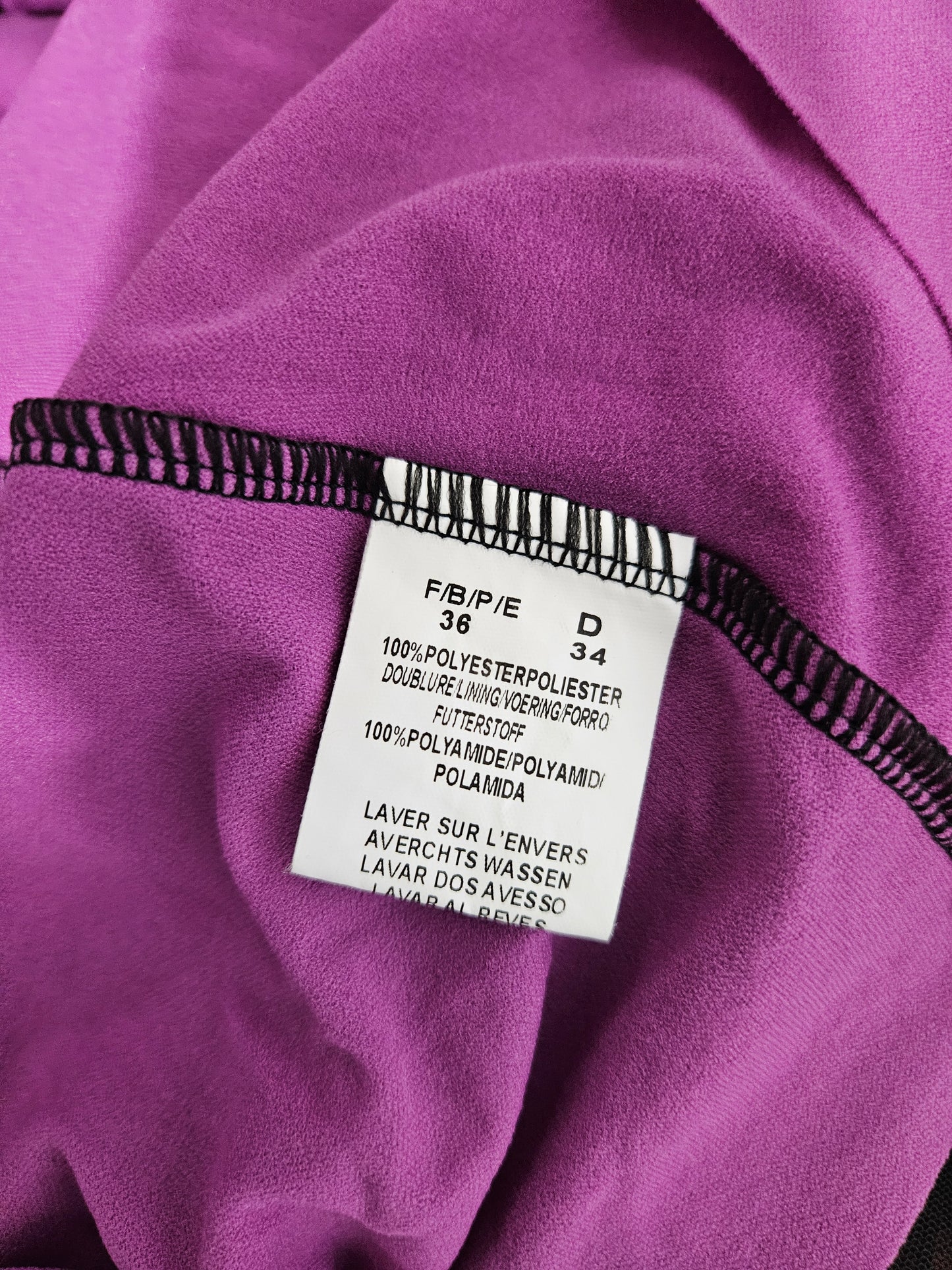 Robe en voile noir doublure violette