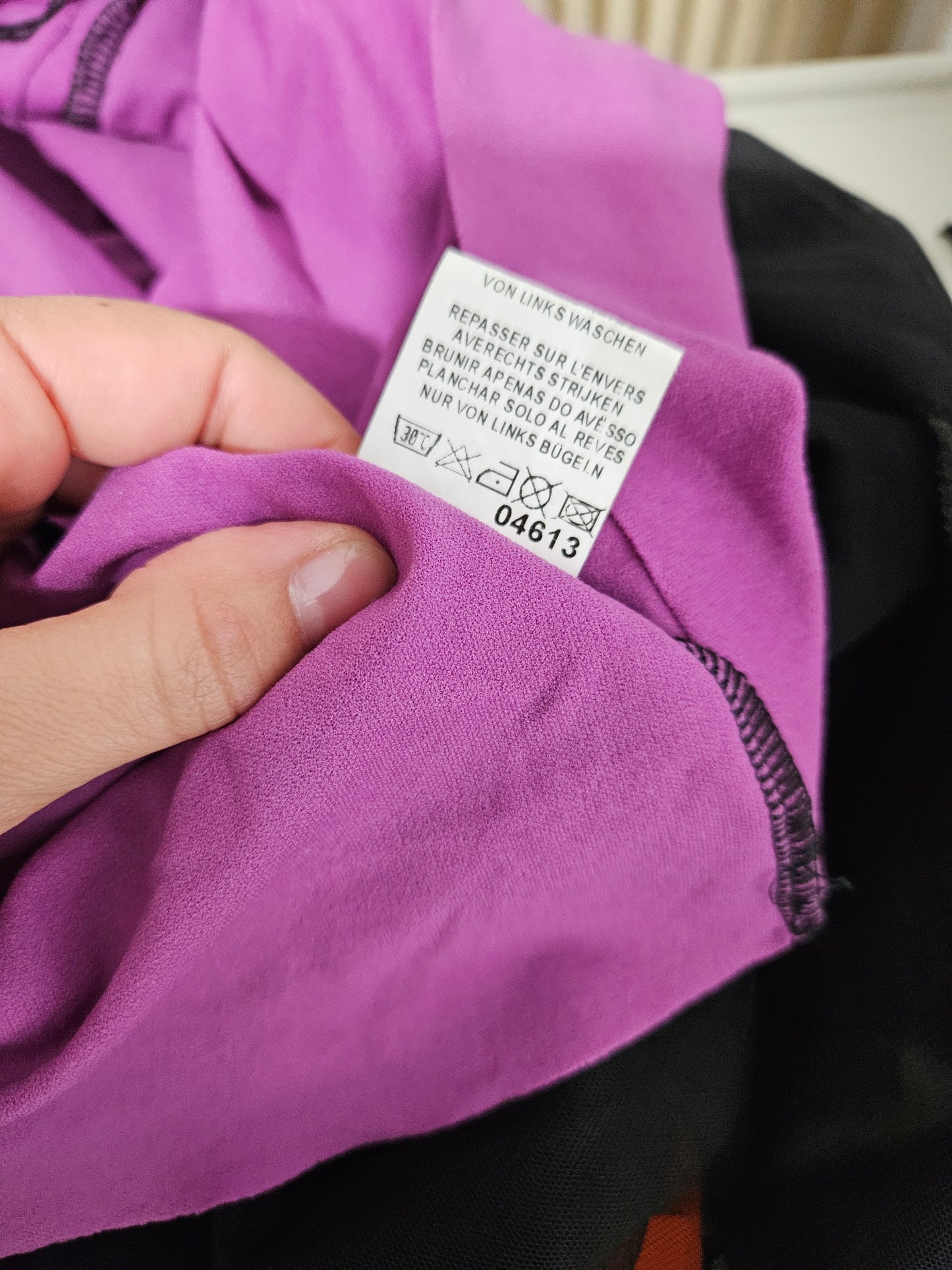 Robe en voile noir doublure violette