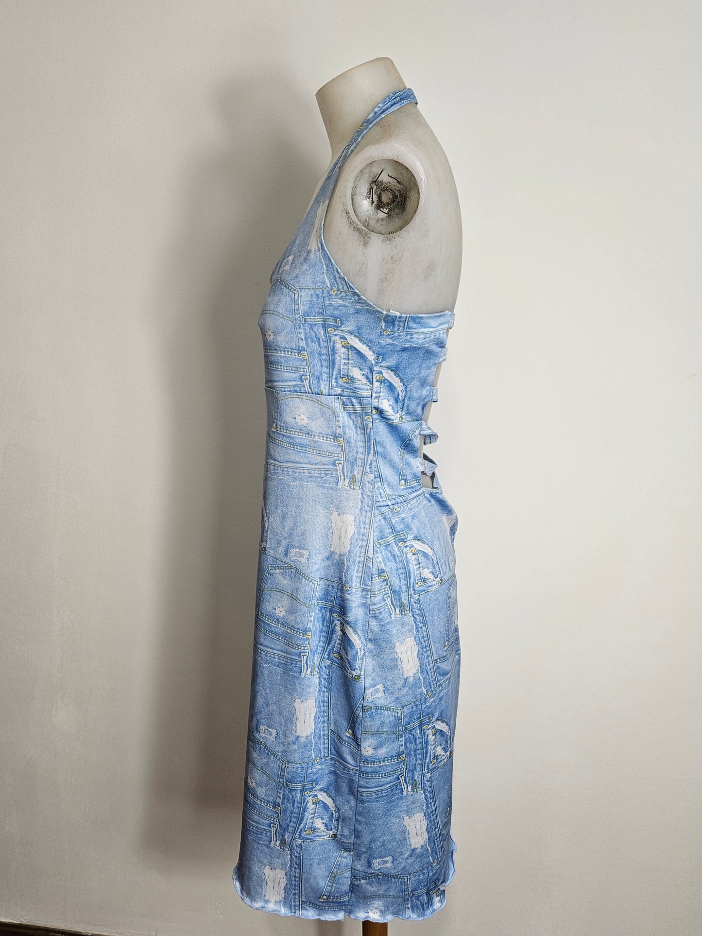 Vestido vaquero con estampado y espalda descubierta