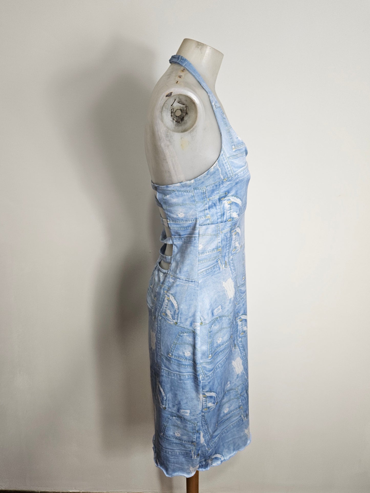 Vestido vaquero con estampado y espalda descubierta