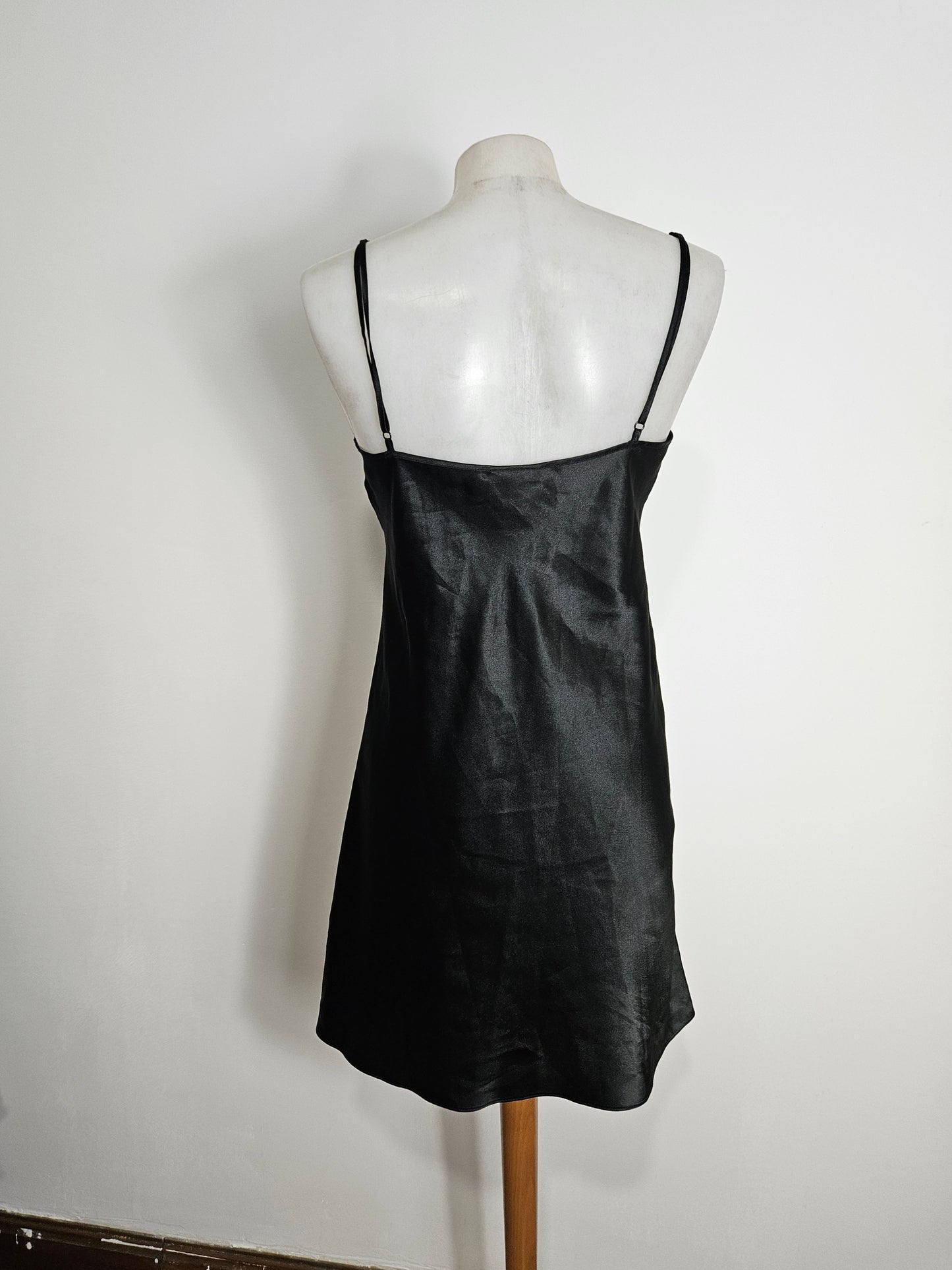 Robe nuisette satinée noire