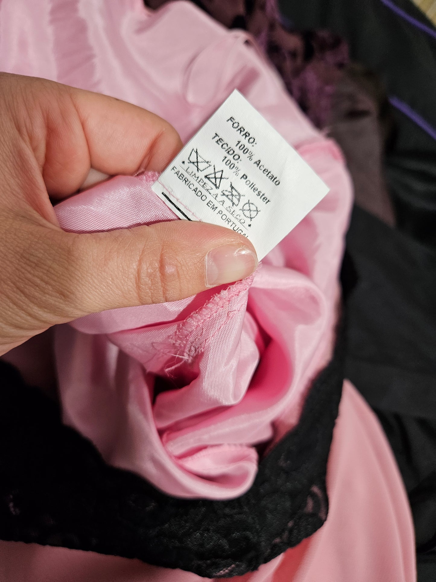 Maxi robe dos nu rose détails dentelle noire