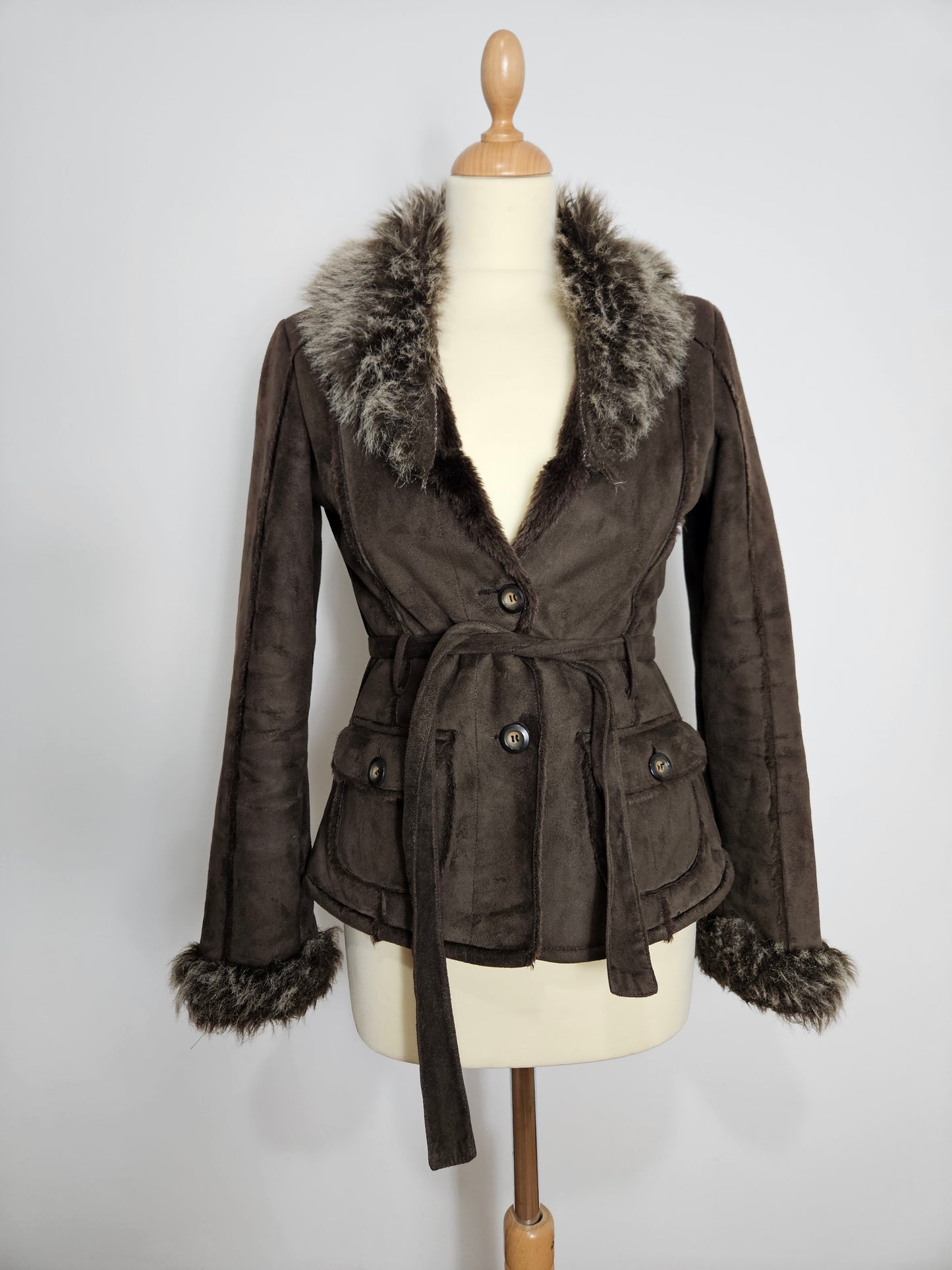 Manteau court en simili daim et fausse fourrure