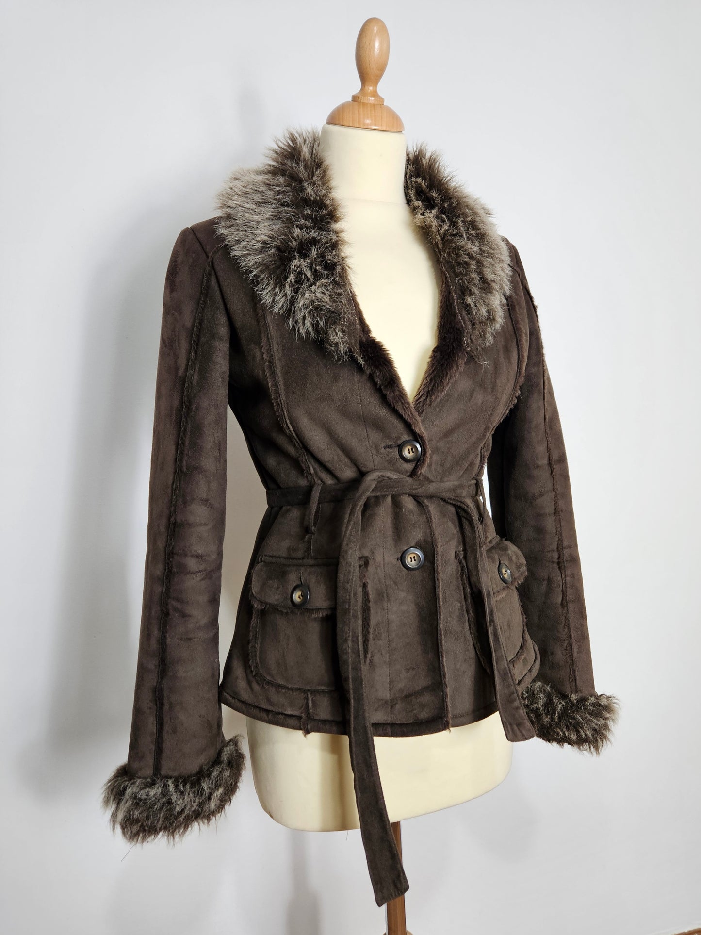 Manteau court en simili daim et fausse fourrure