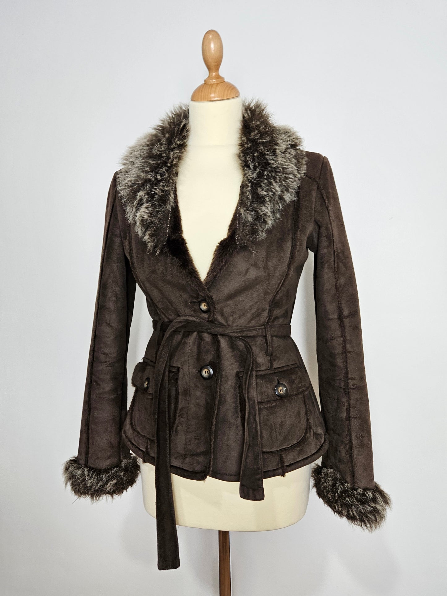 Manteau court en simili daim et fausse fourrure