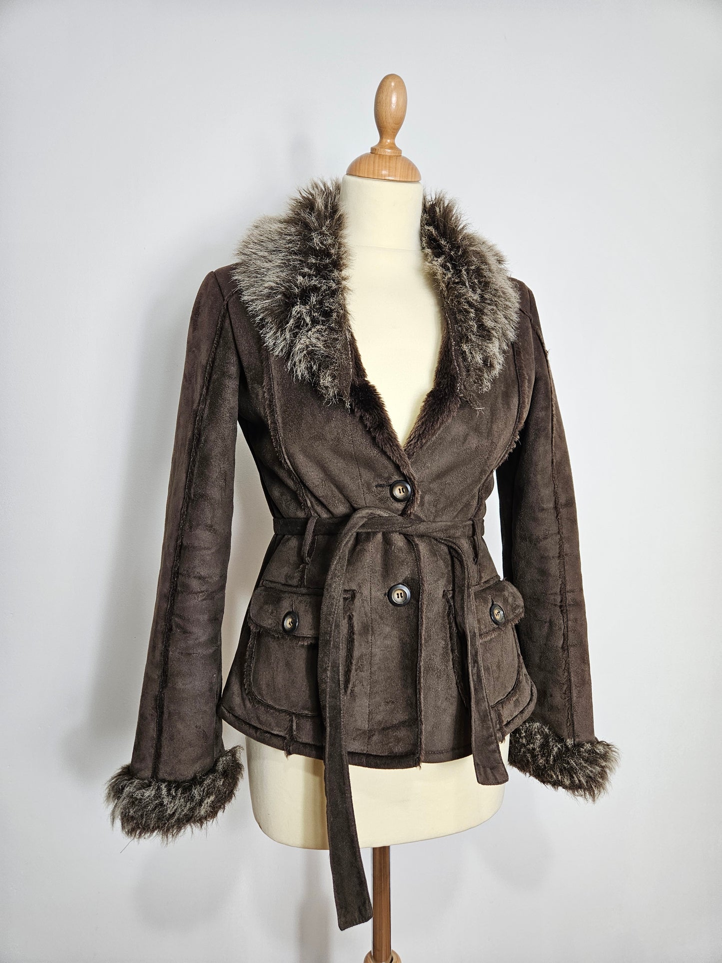Manteau court en simili daim et fausse fourrure