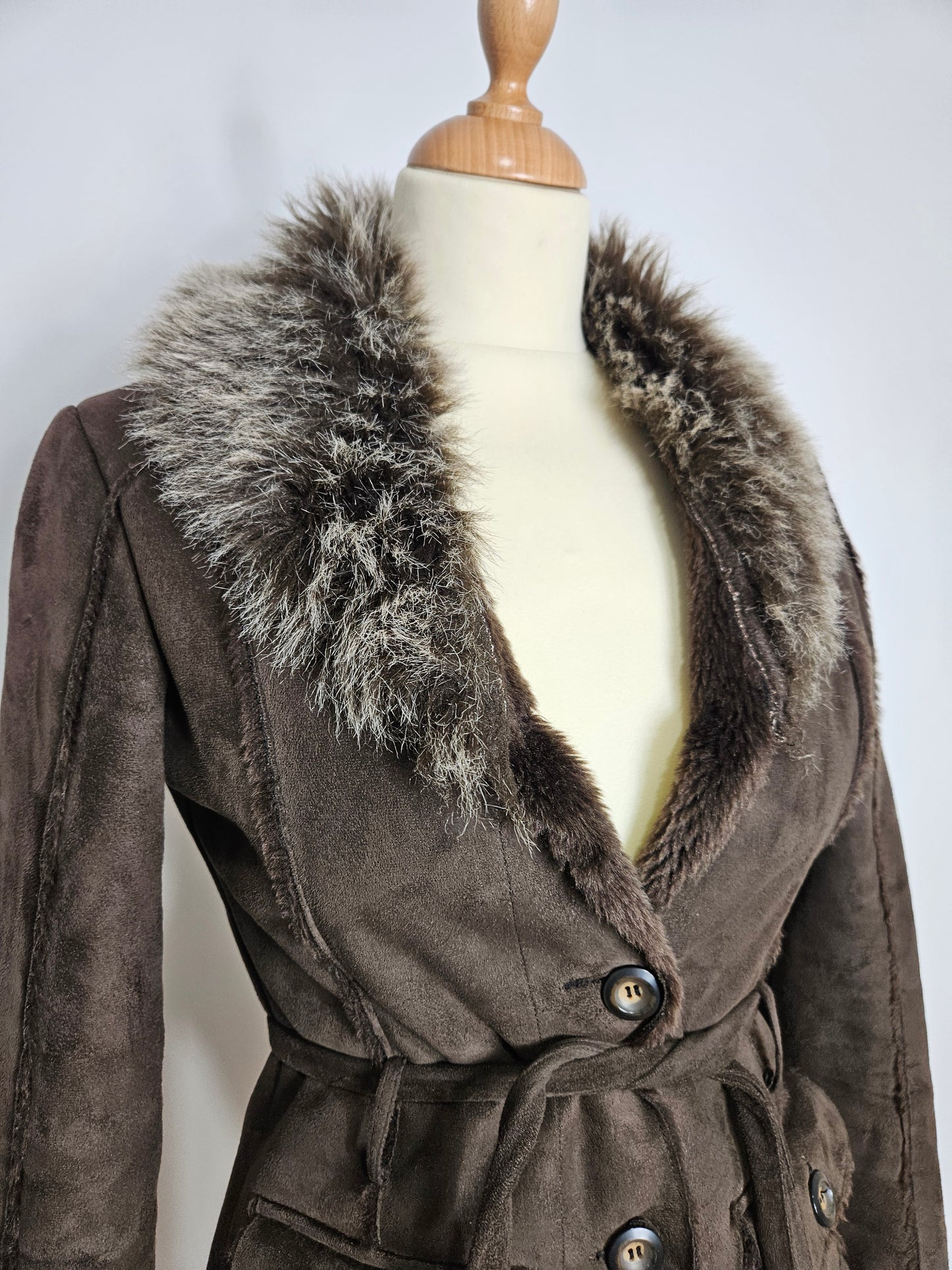 Manteau court en simili daim et fausse fourrure