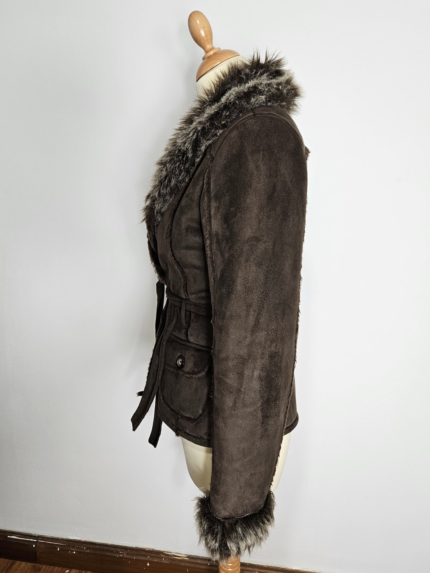 Manteau court en simili daim et fausse fourrure