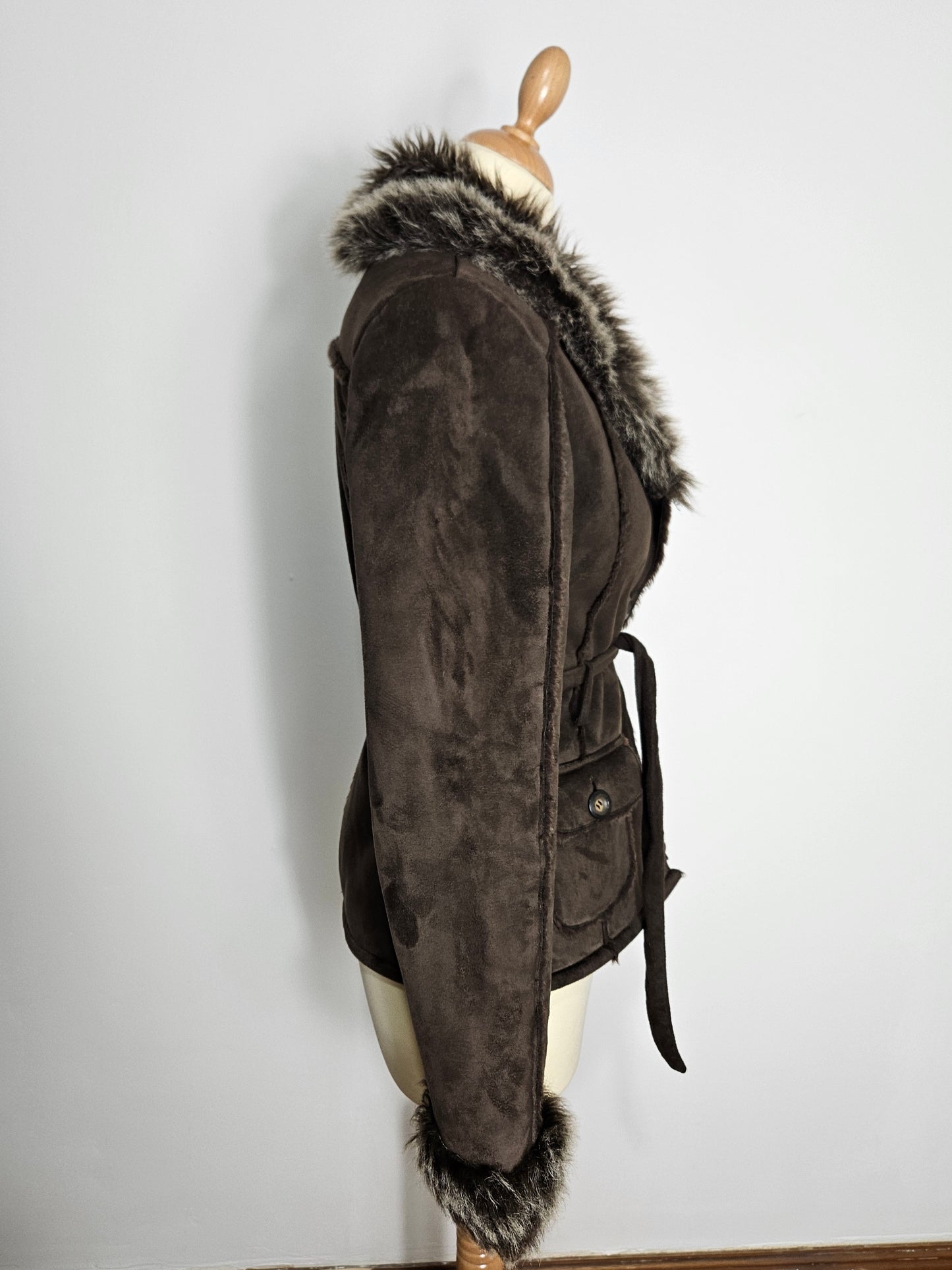 Manteau court en simili daim et fausse fourrure