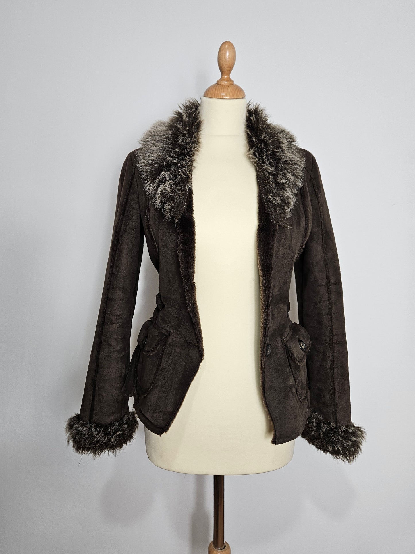 Manteau court en simili daim et fausse fourrure