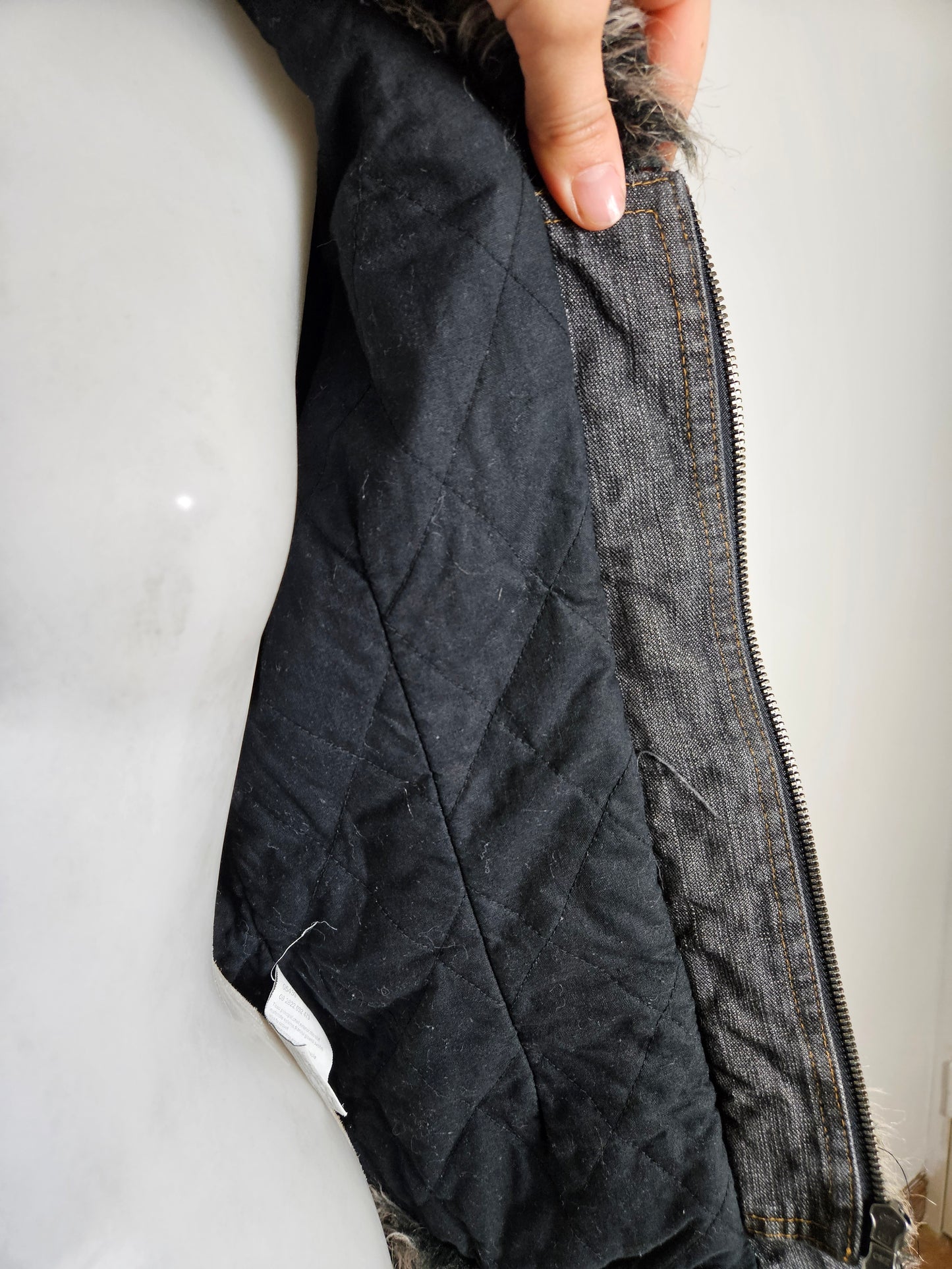 Manteau en denim col fausse fourrure
