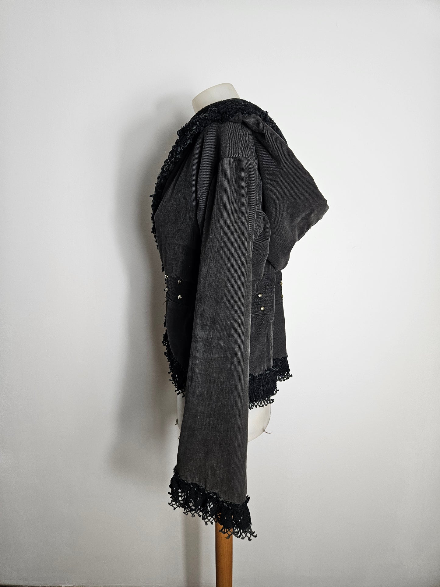 Manteau court à capuche