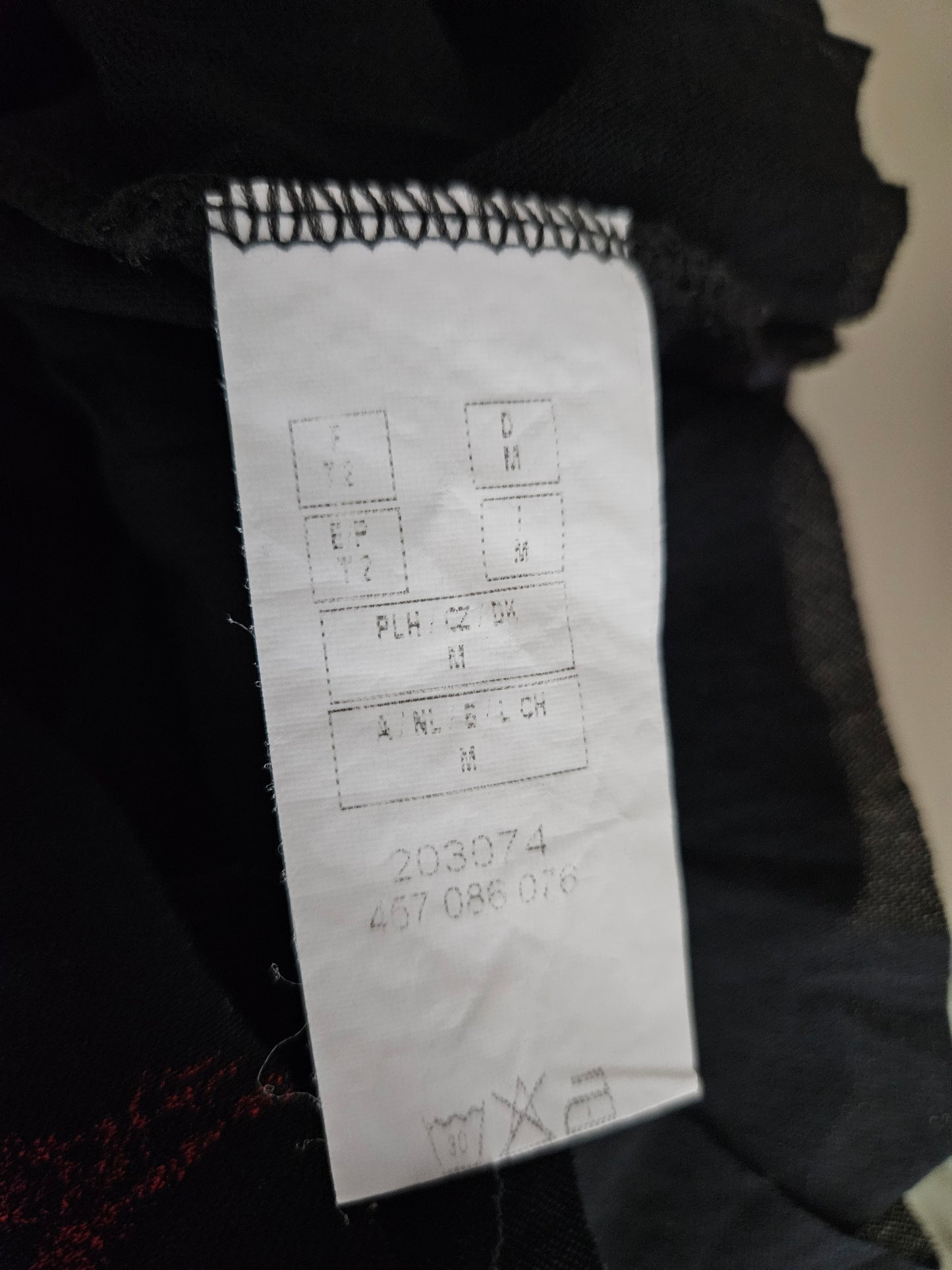 Haut en voile découpe et épingles