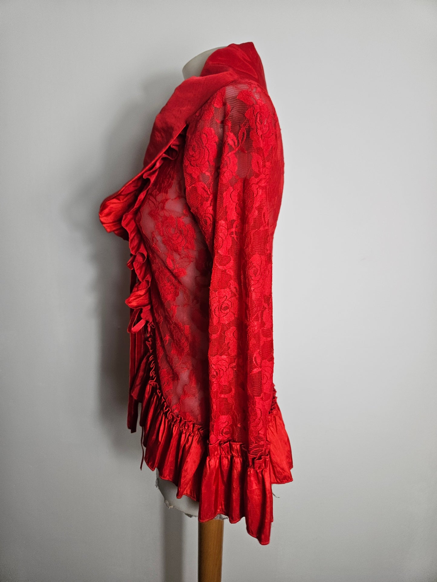 Chemisier rouge satin et dentelle