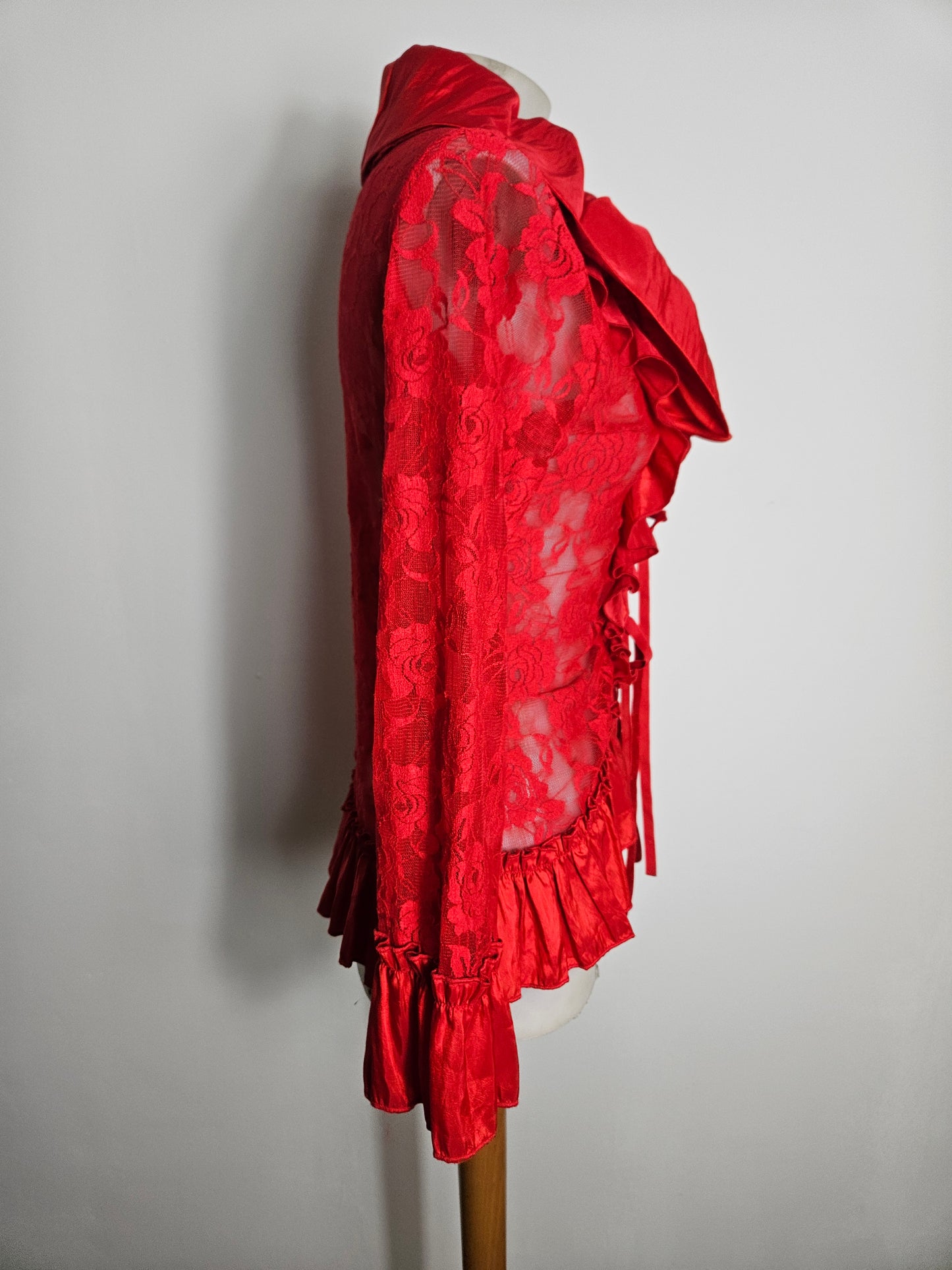 Chemisier rouge satin et dentelle