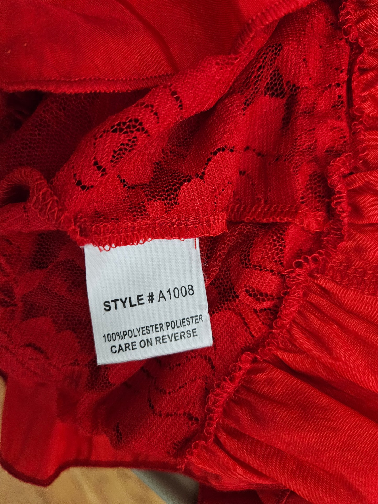 Chemisier rouge satin et dentelle