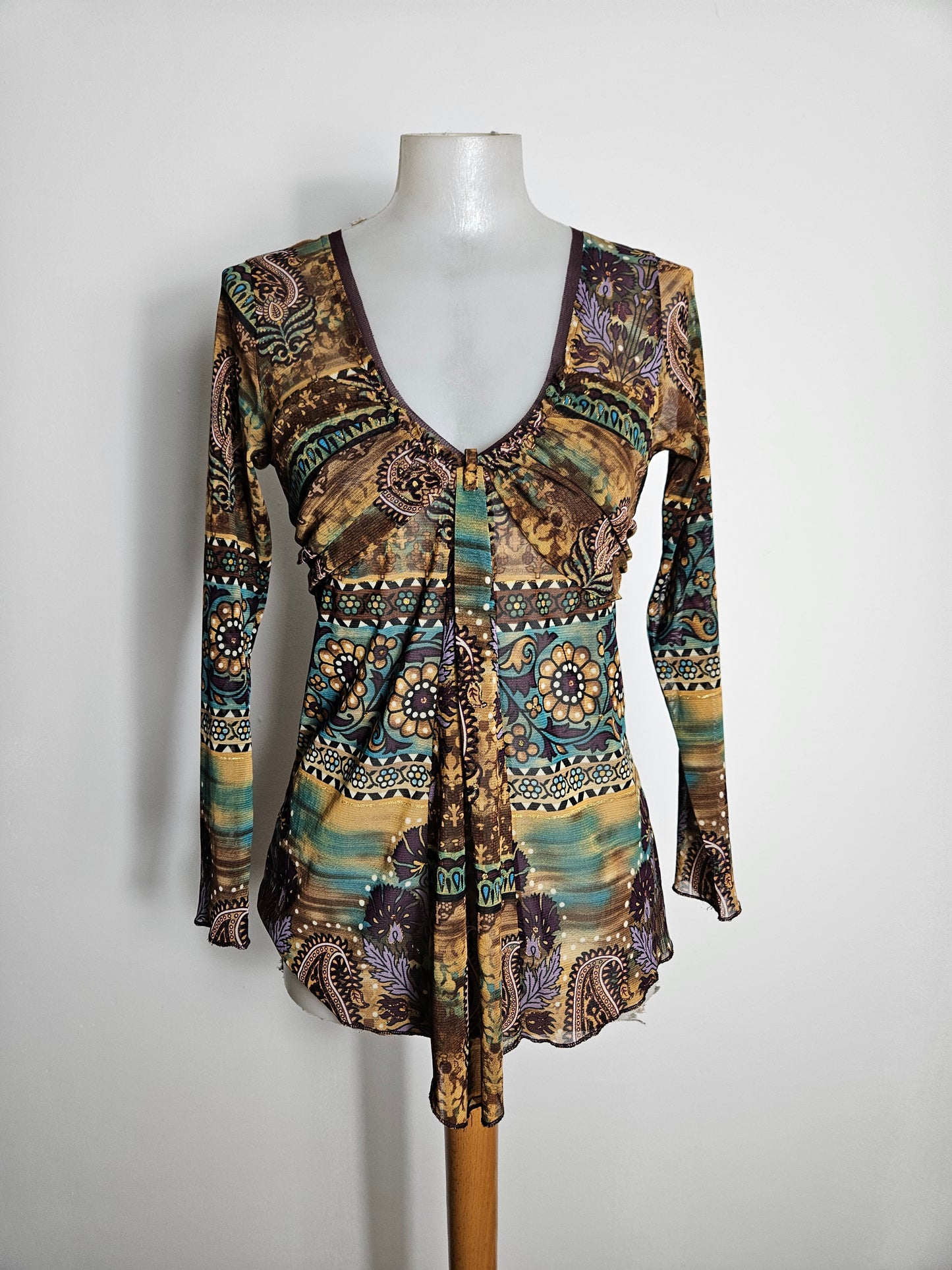 Haut en voile à arabesques et strass