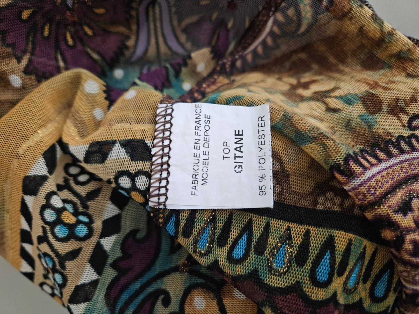 Haut en voile à arabesques et strass