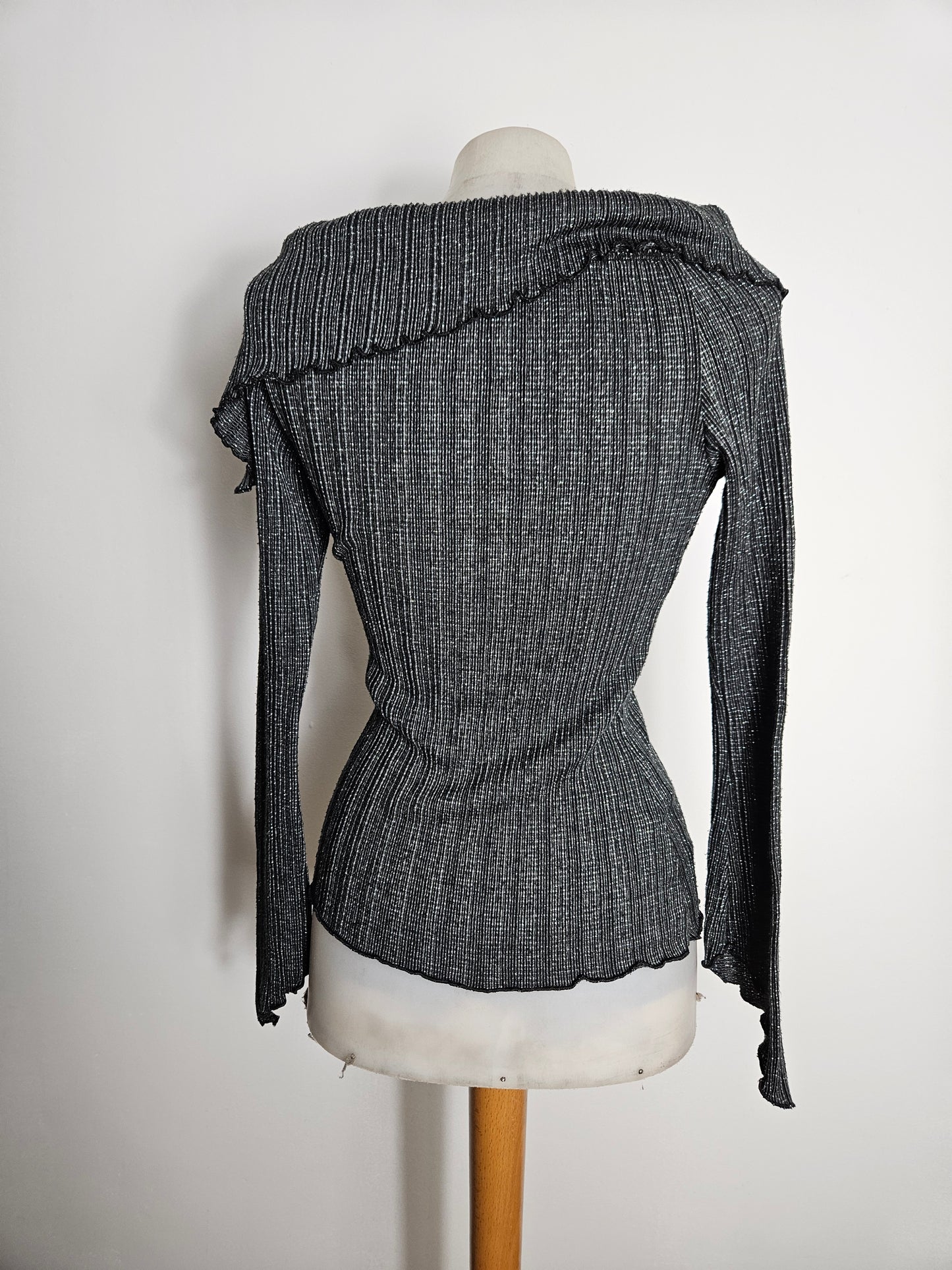 Pull léger col asymétrique détails sangle