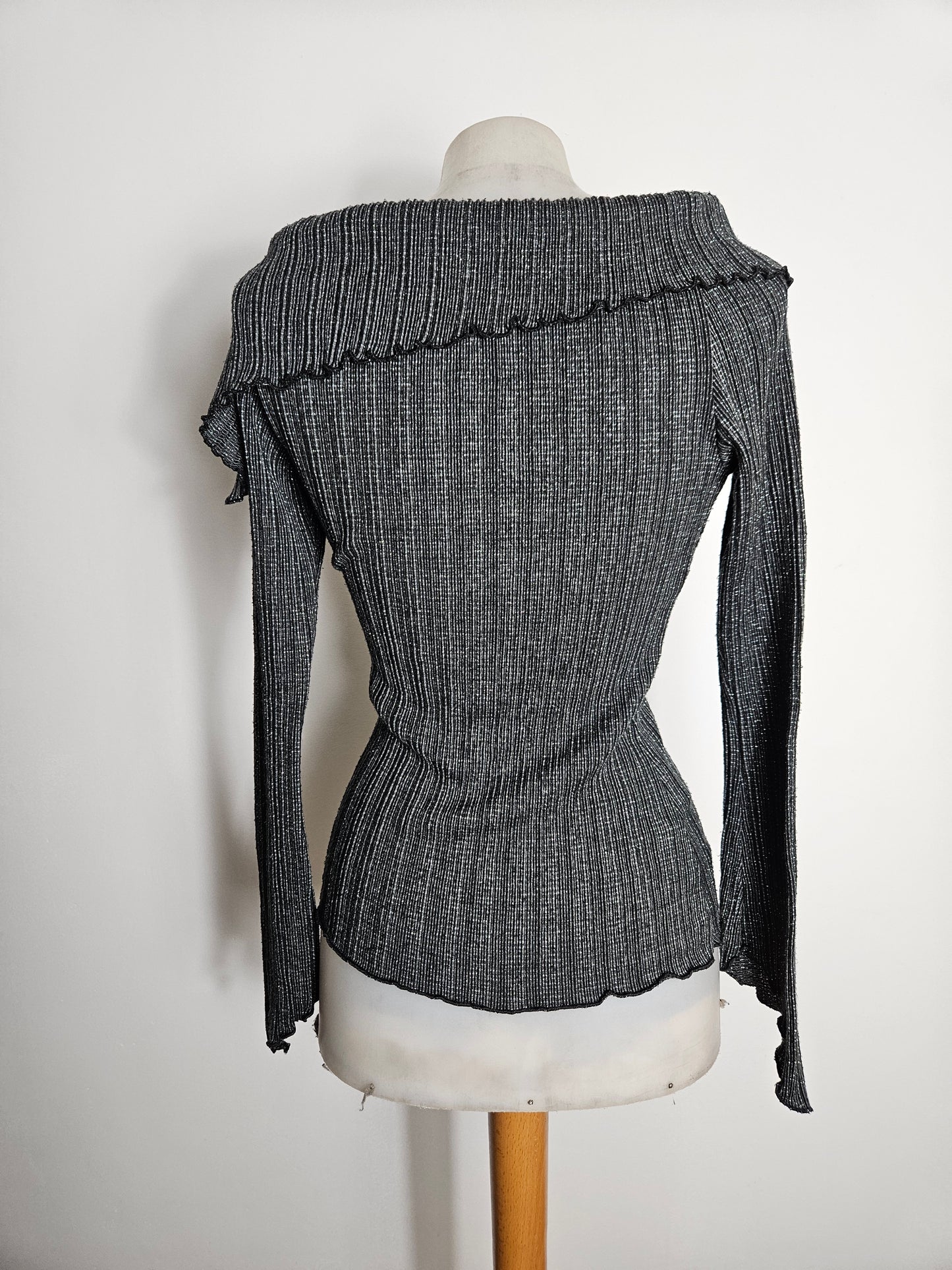 Pull léger col asymétrique détails sangle