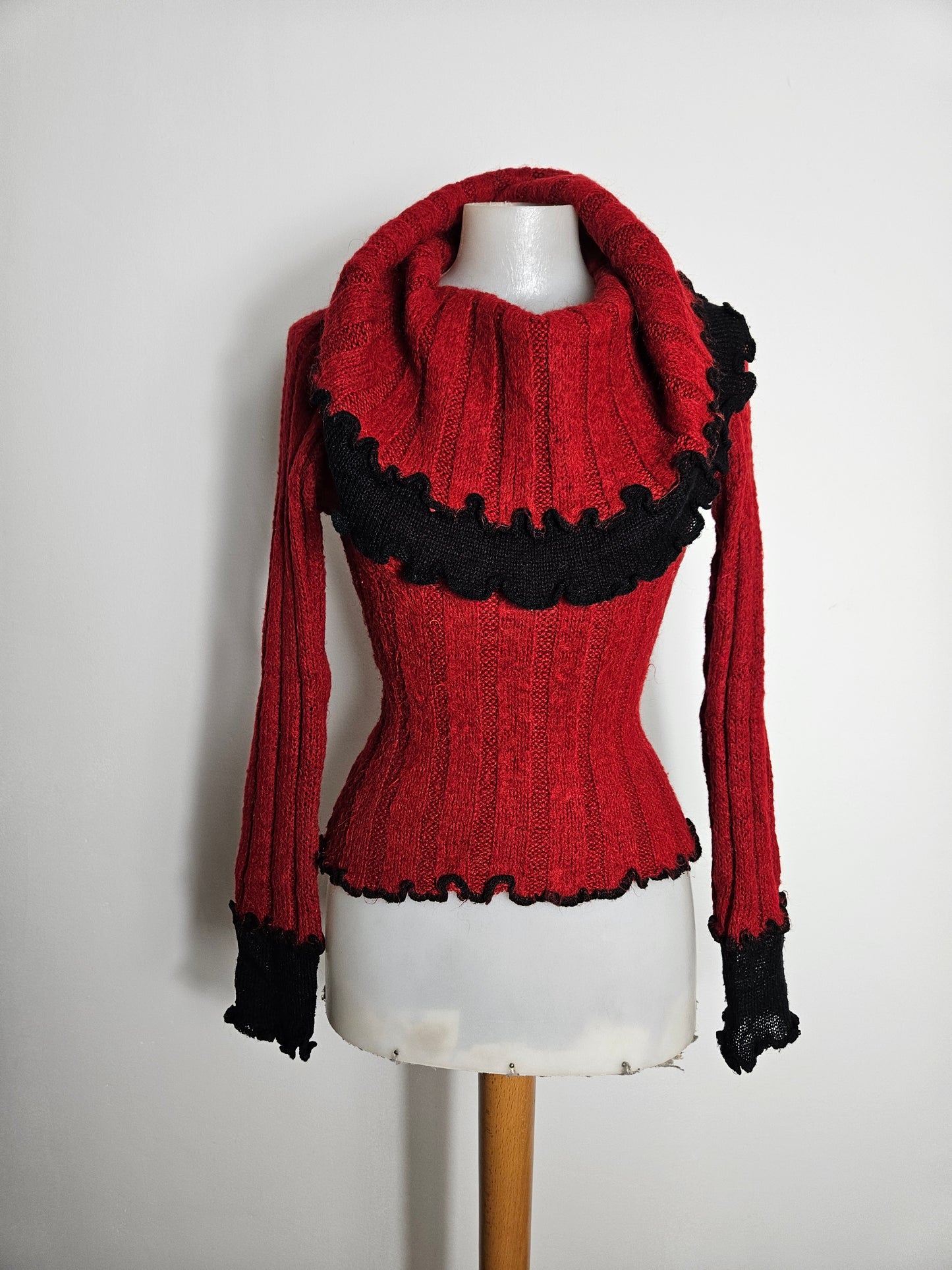 Pull en maille col maxi rouge et noir Zone Bleue