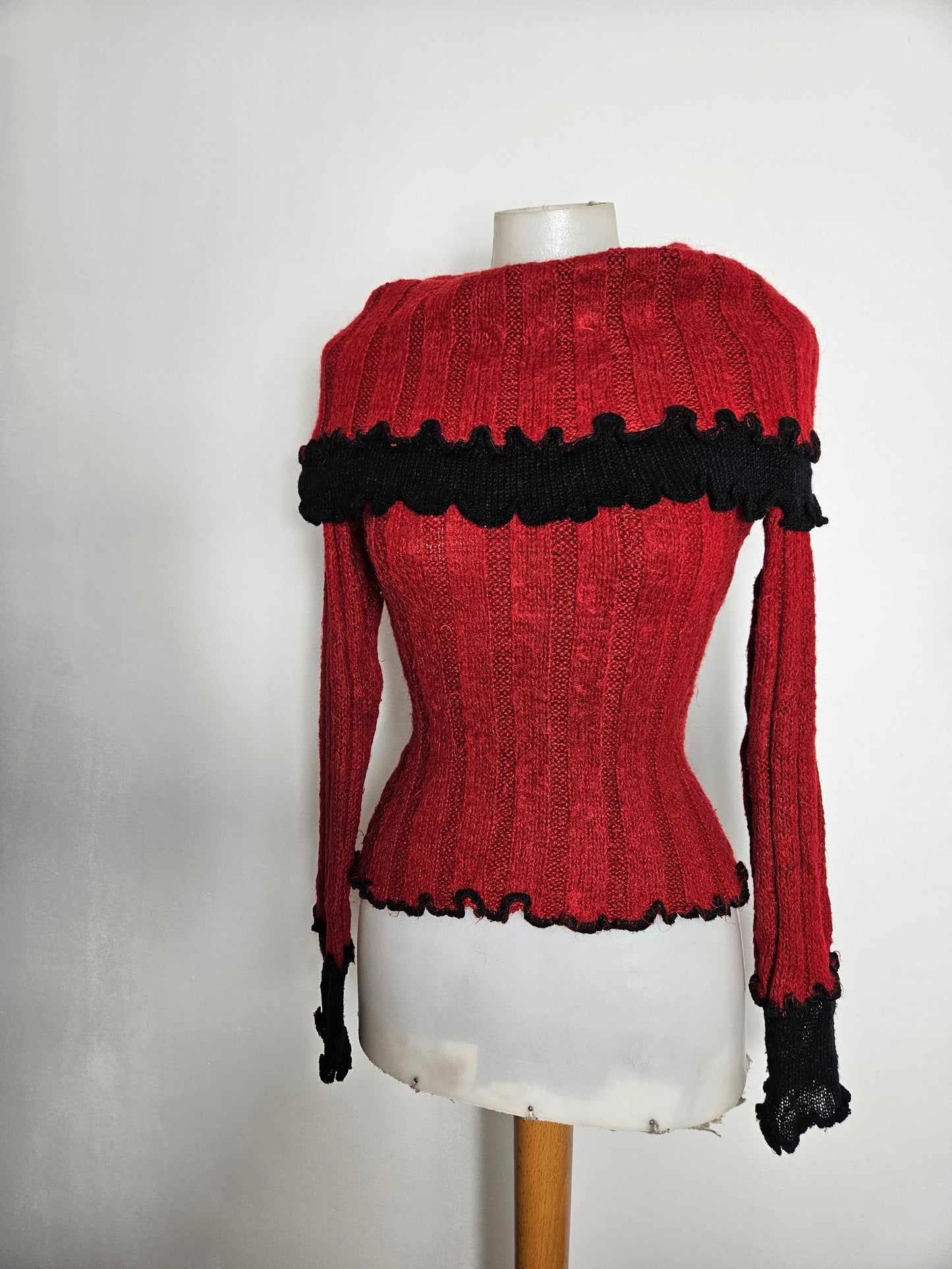 Pull en maille col maxi rouge et noir Zone Bleue
