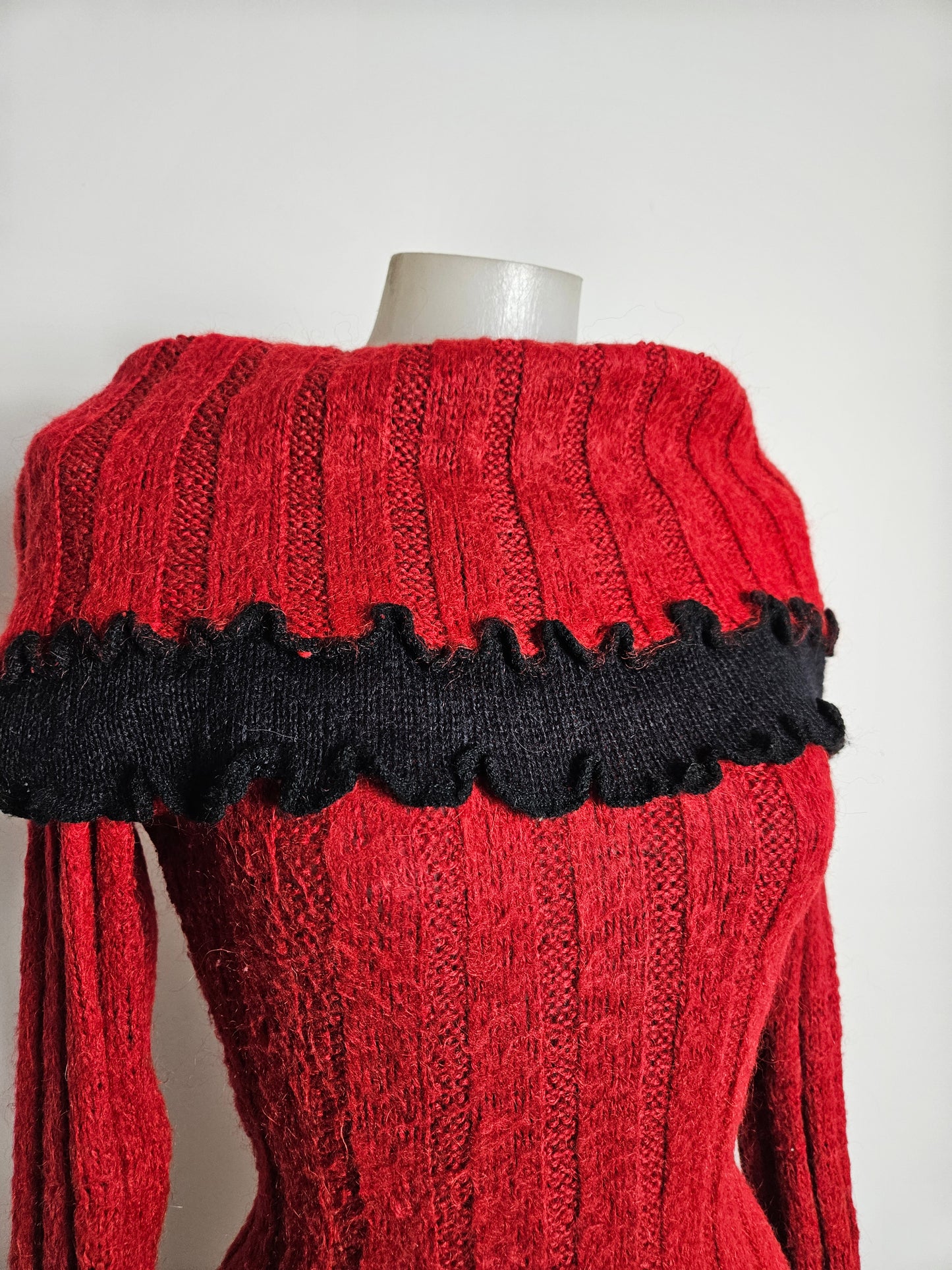 Pull en maille col maxi rouge et noir Zone Bleue