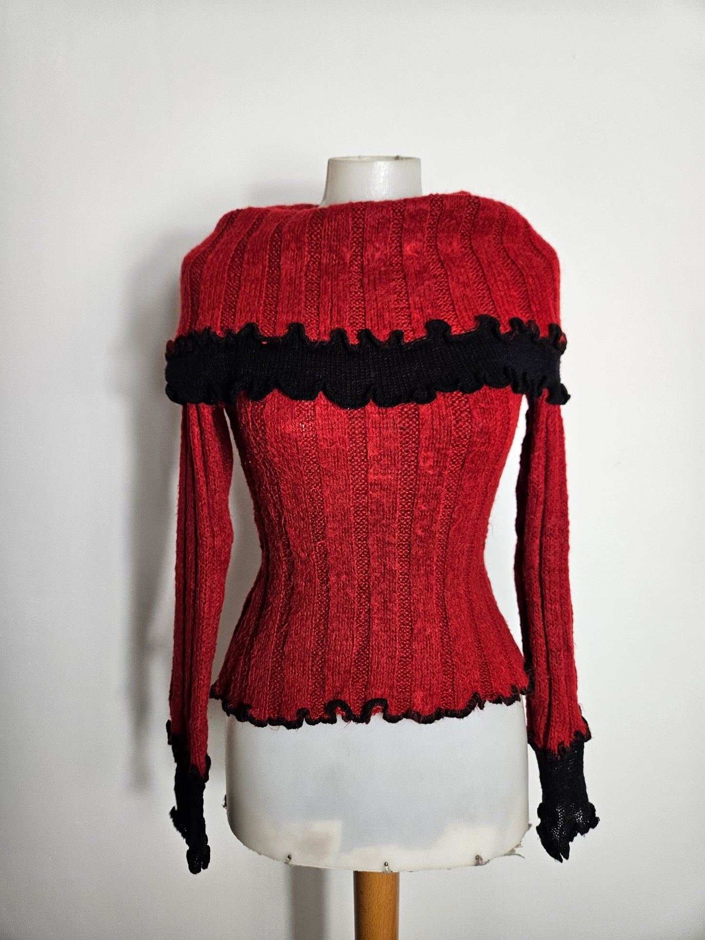Pull en maille col maxi rouge et noir Zone Bleue