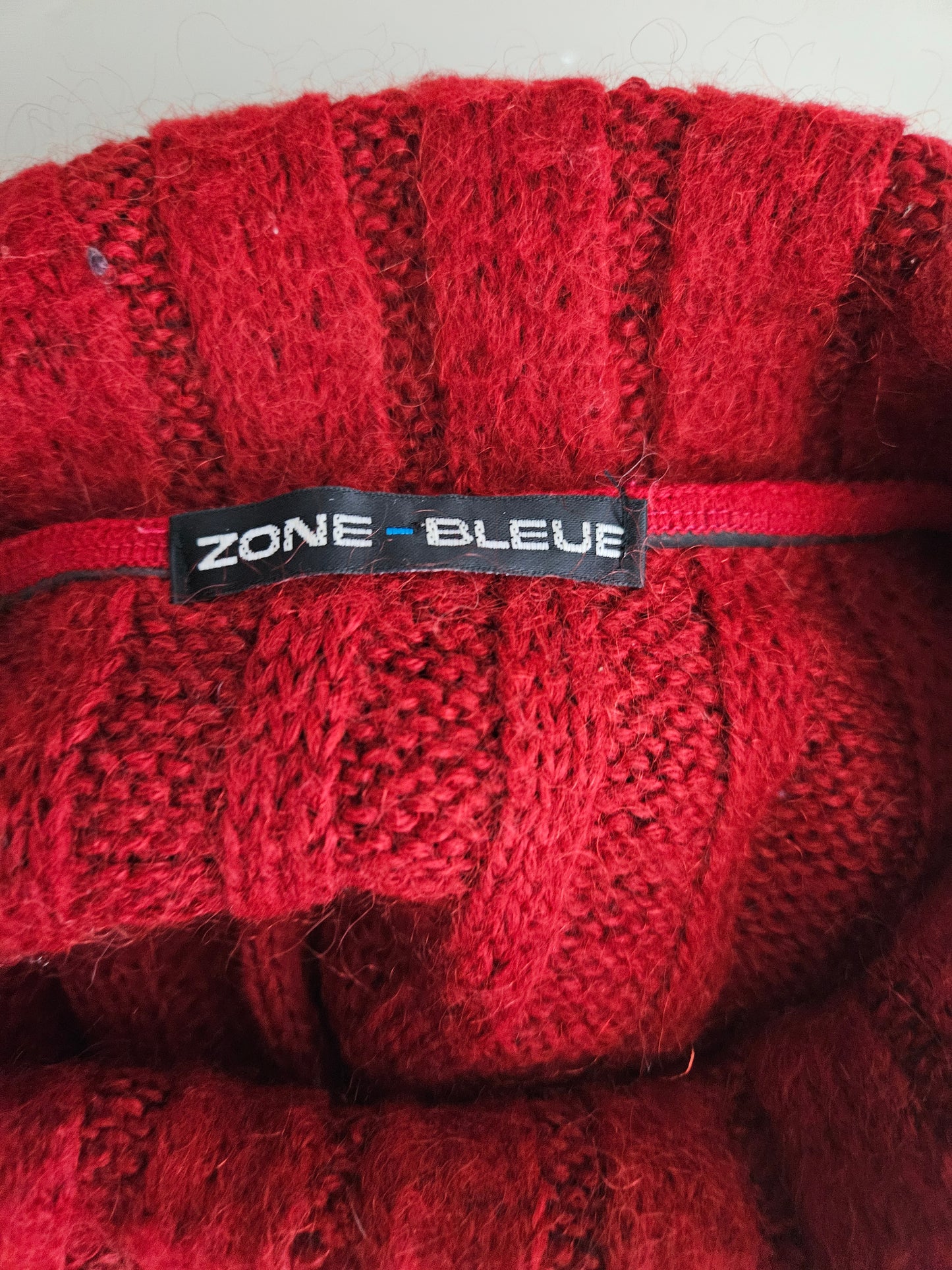 Pull en maille col maxi rouge et noir Zone Bleue