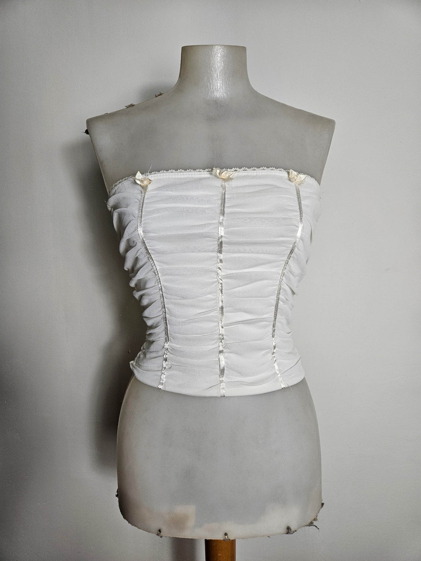 Haut strapless en voile plissé détails fleurs