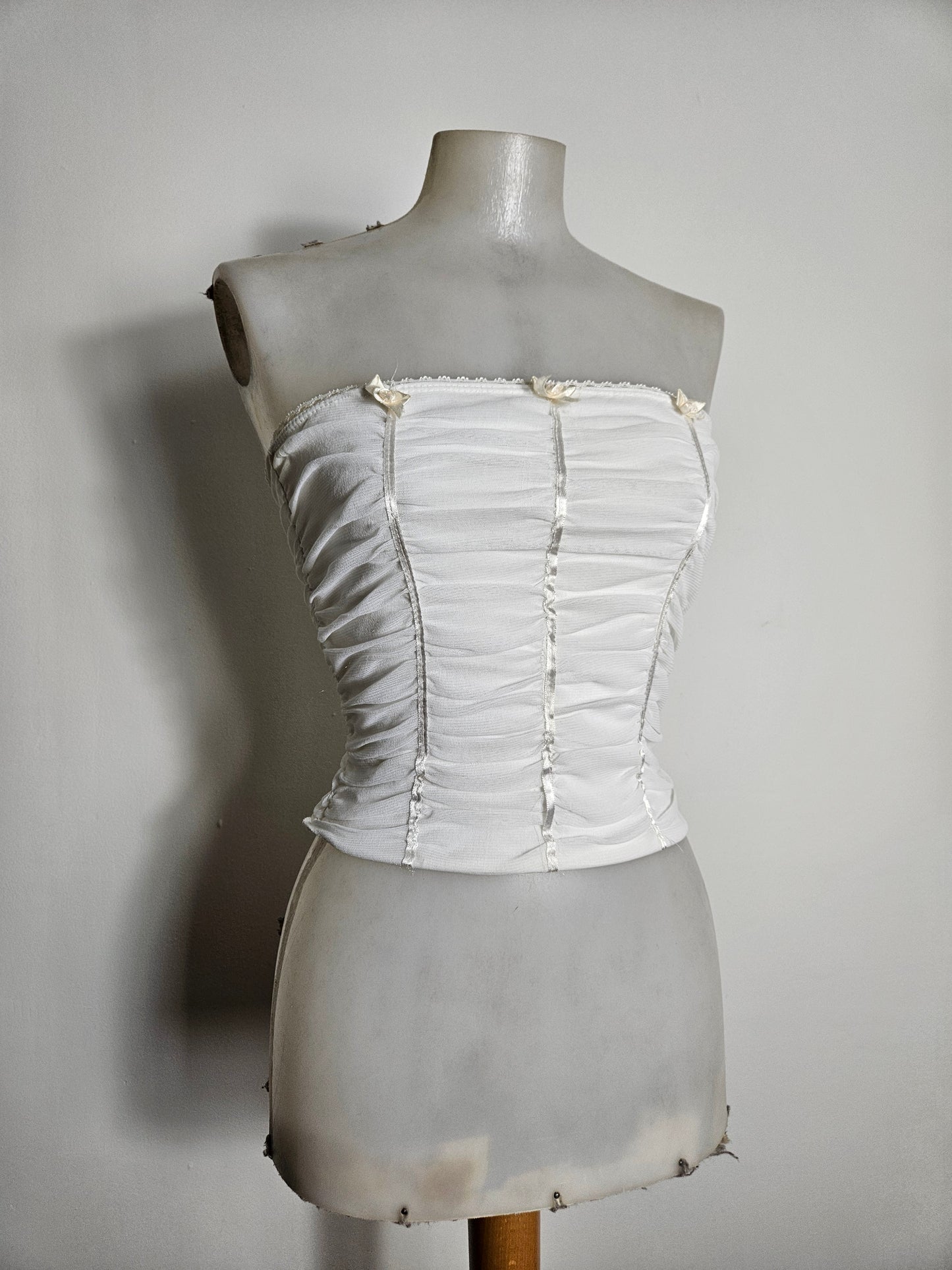Haut strapless en voile plissé détails fleurs