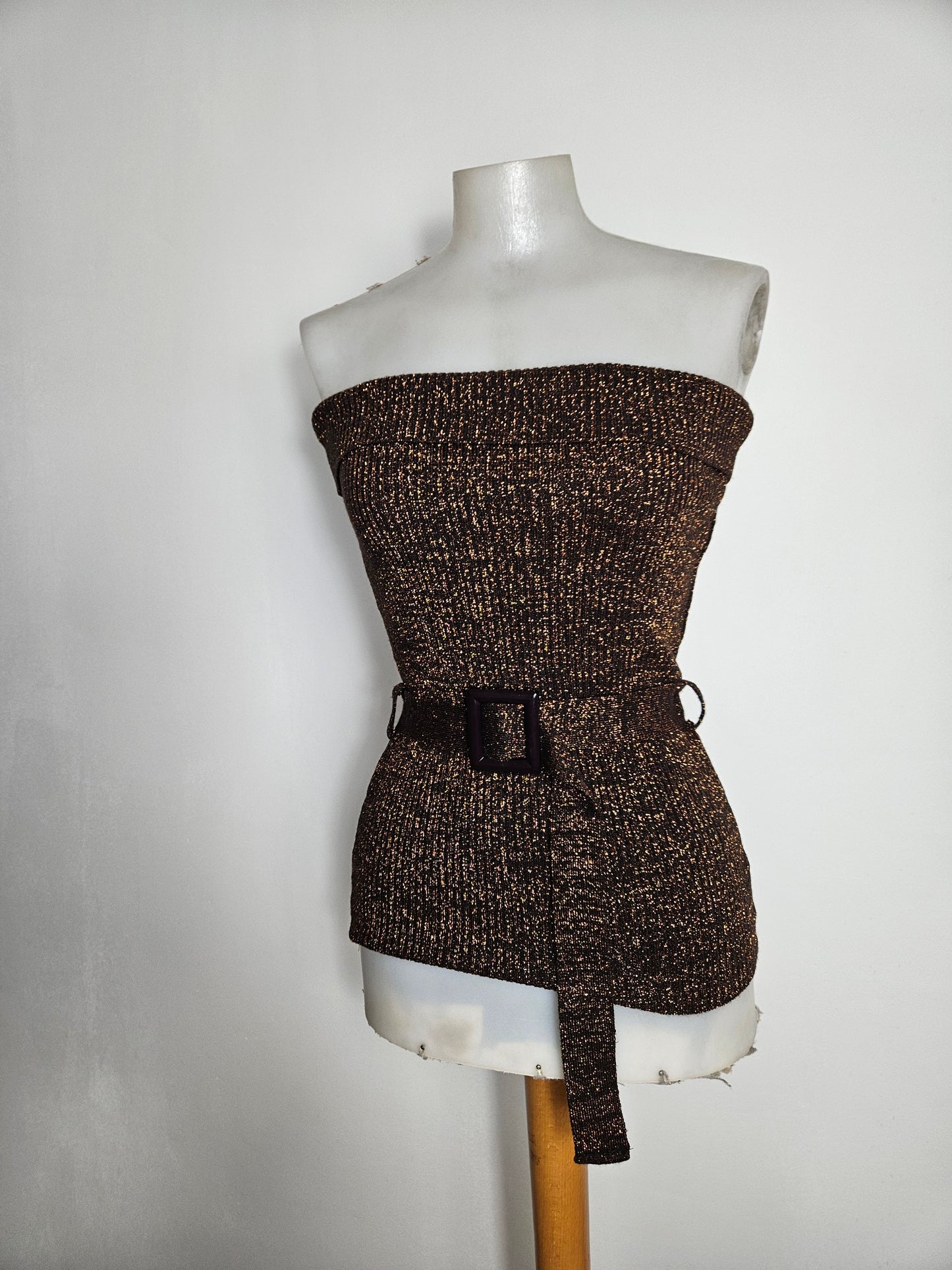 Haut strapless effet pull avec ceinture