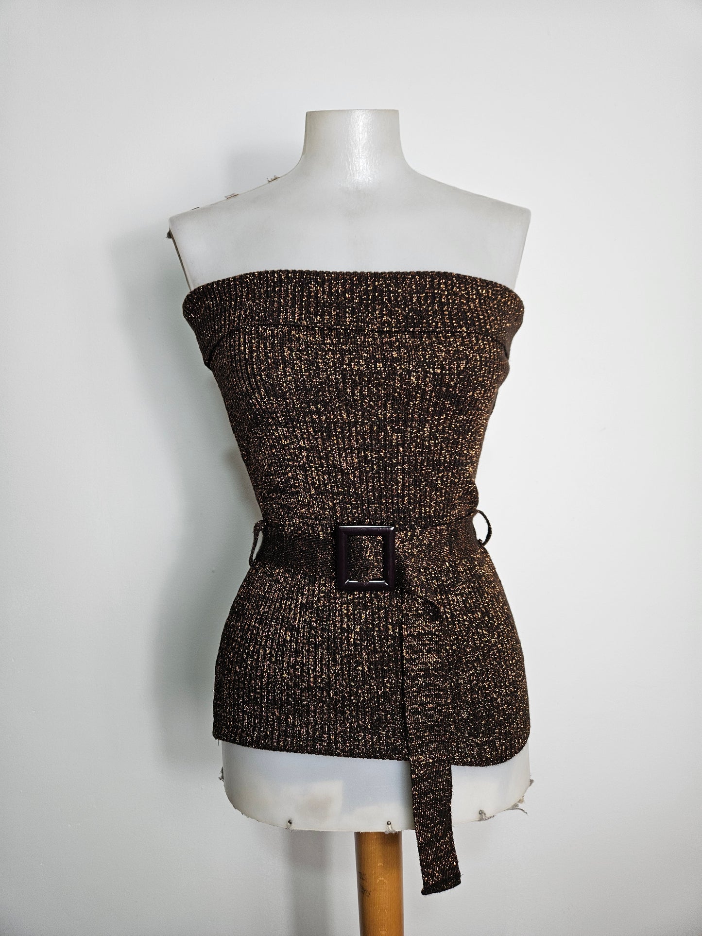 Haut strapless effet pull avec ceinture