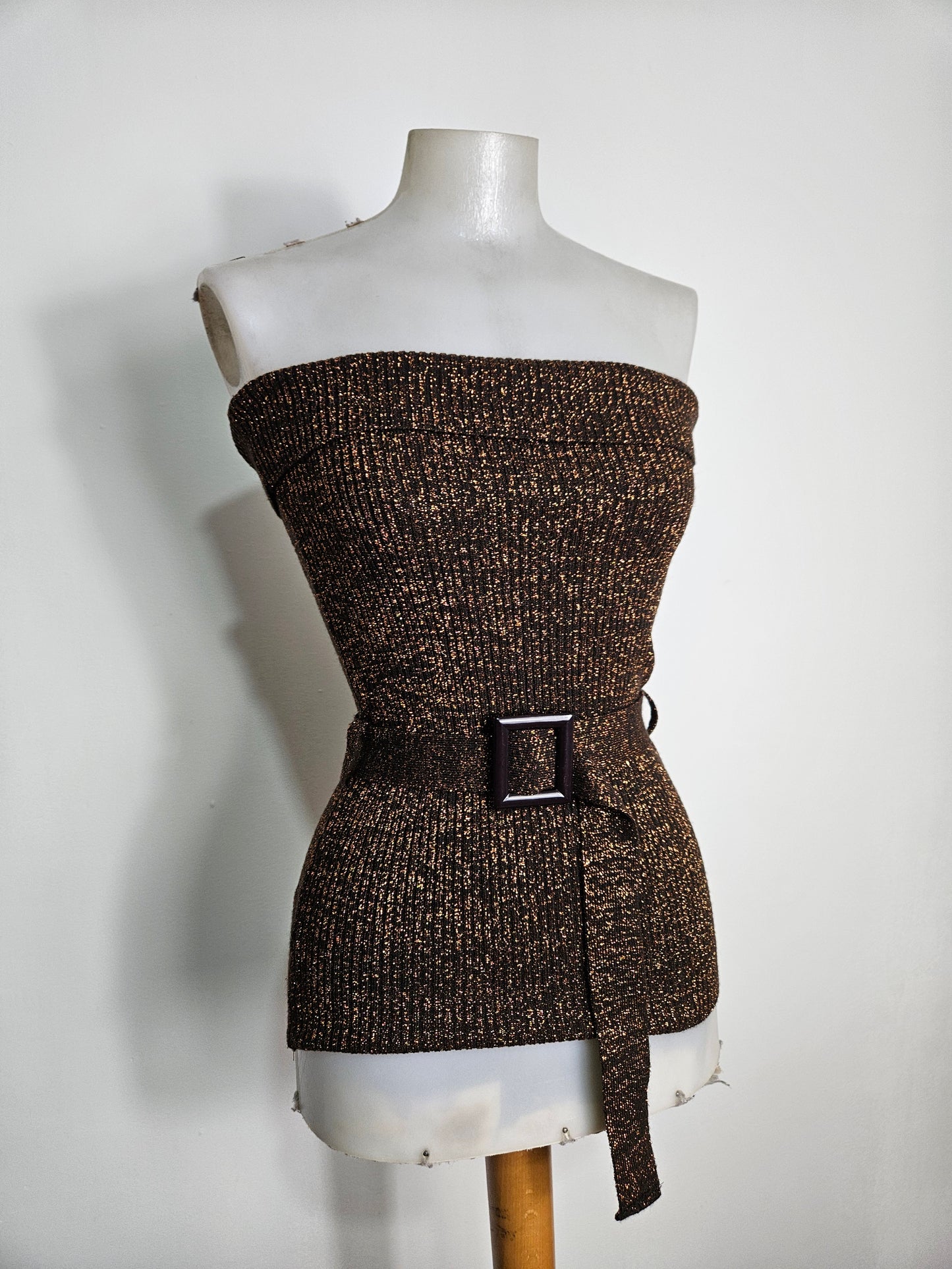 Haut strapless effet pull avec ceinture