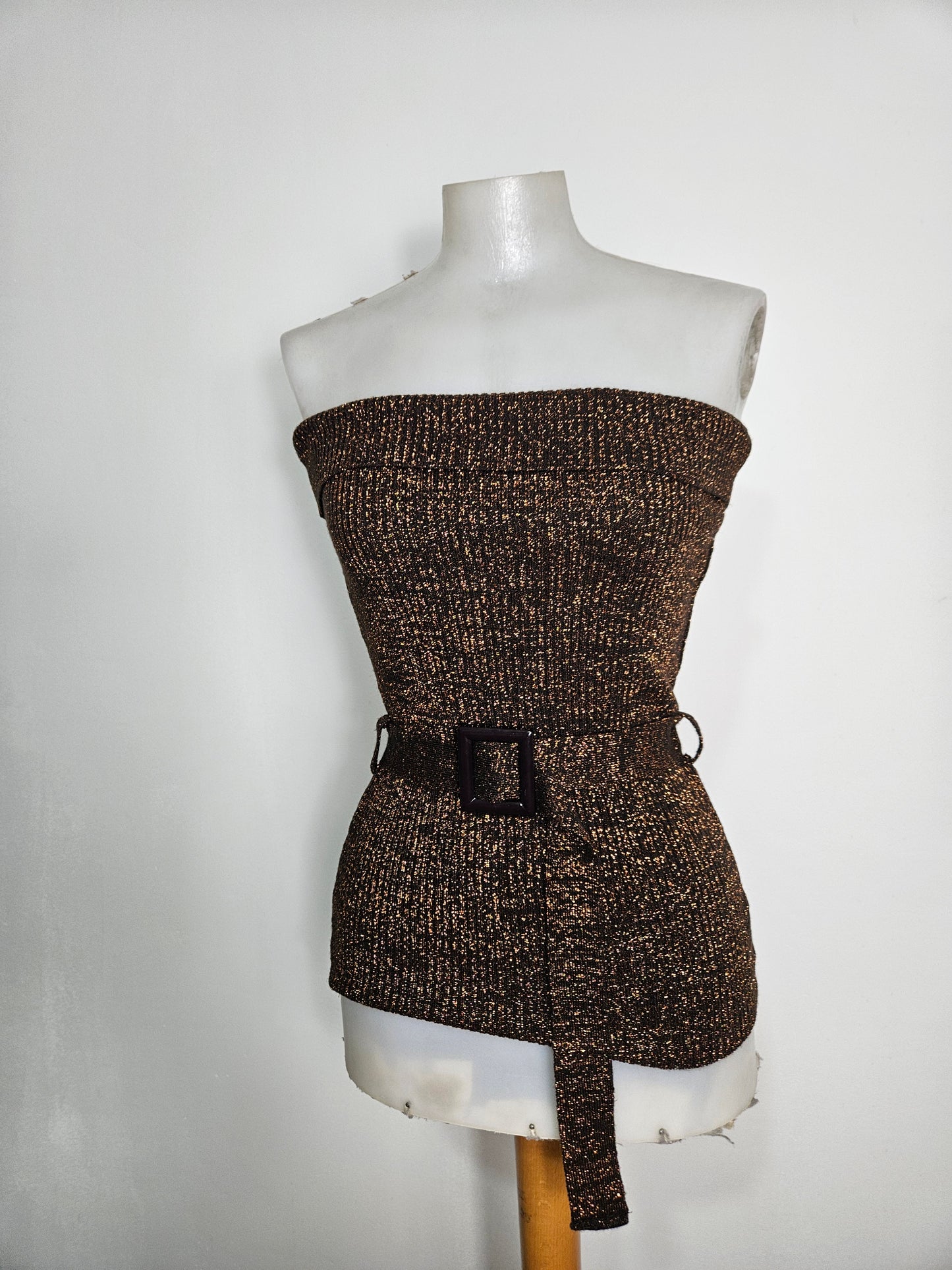 Haut strapless effet pull avec ceinture