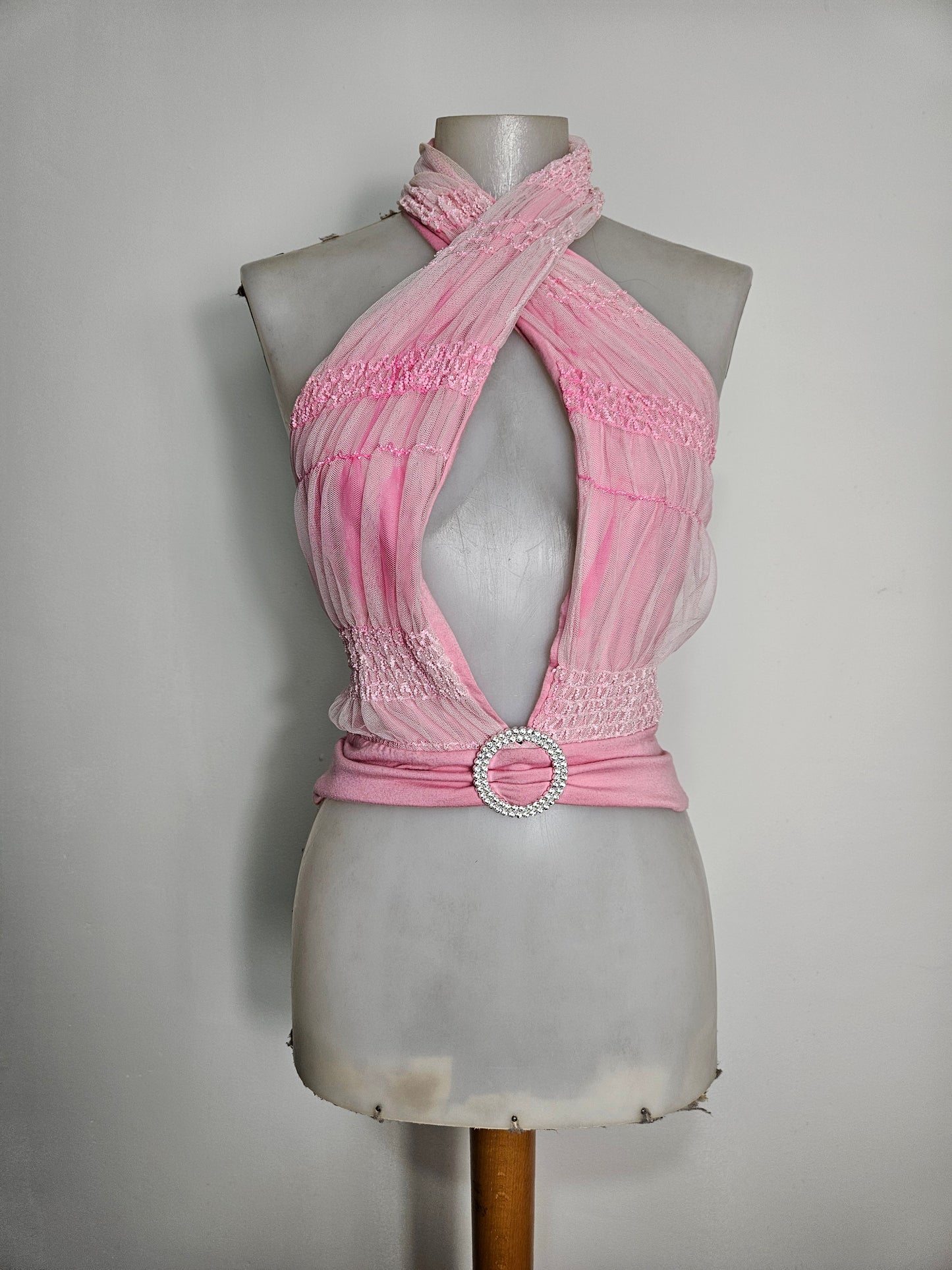 Haut dos nu échancré boucle en strass