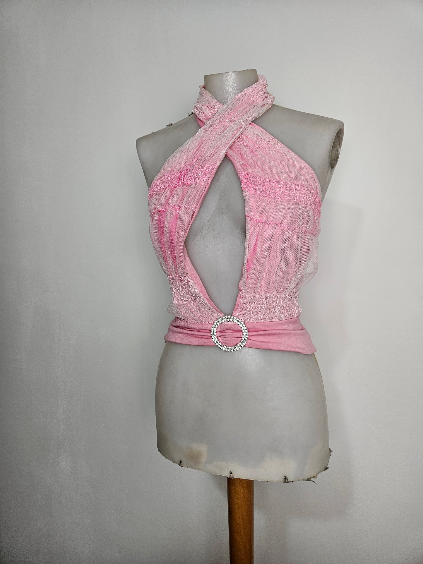 Haut dos nu échancré boucle en strass