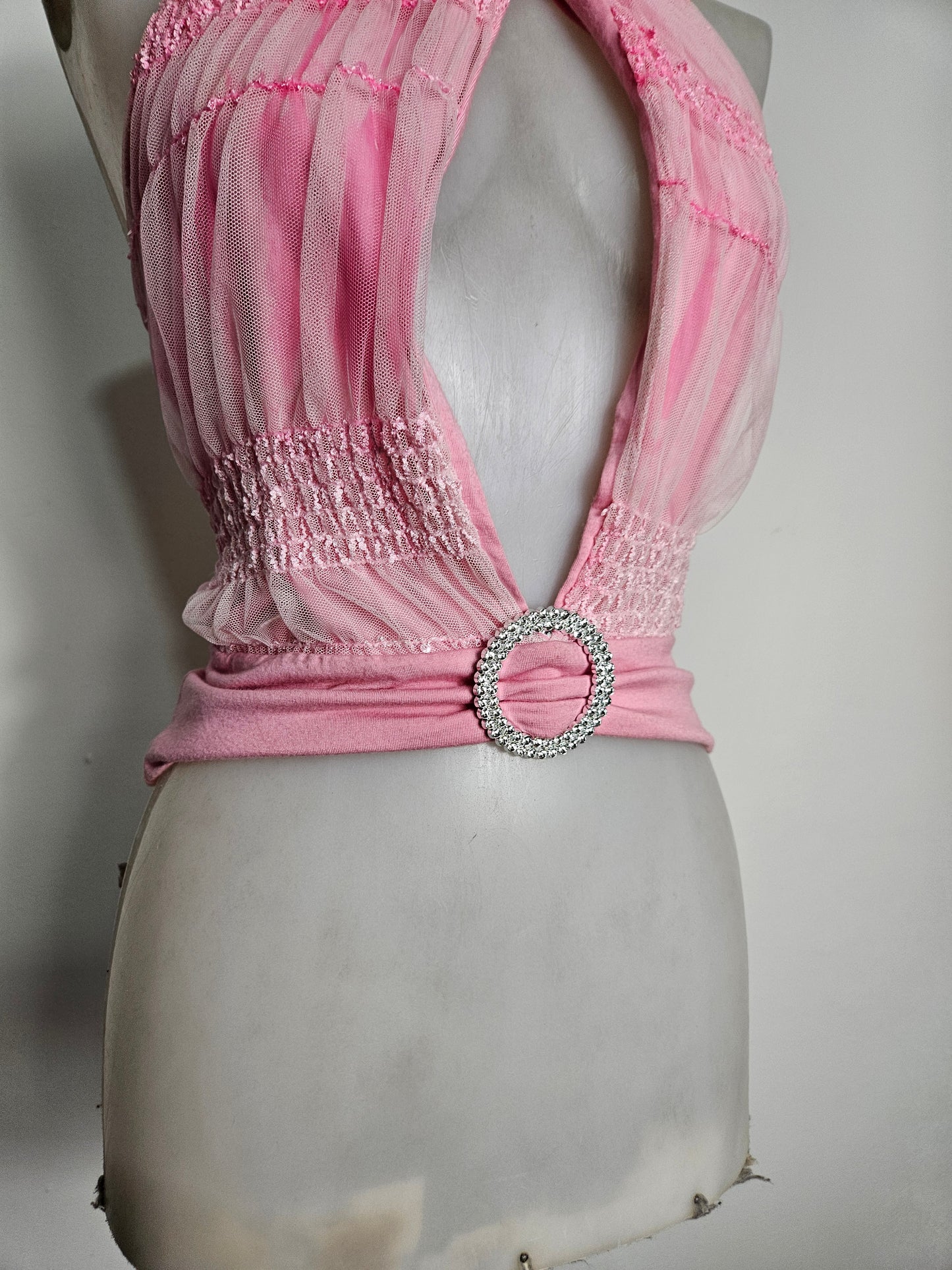 Haut dos nu échancré boucle en strass