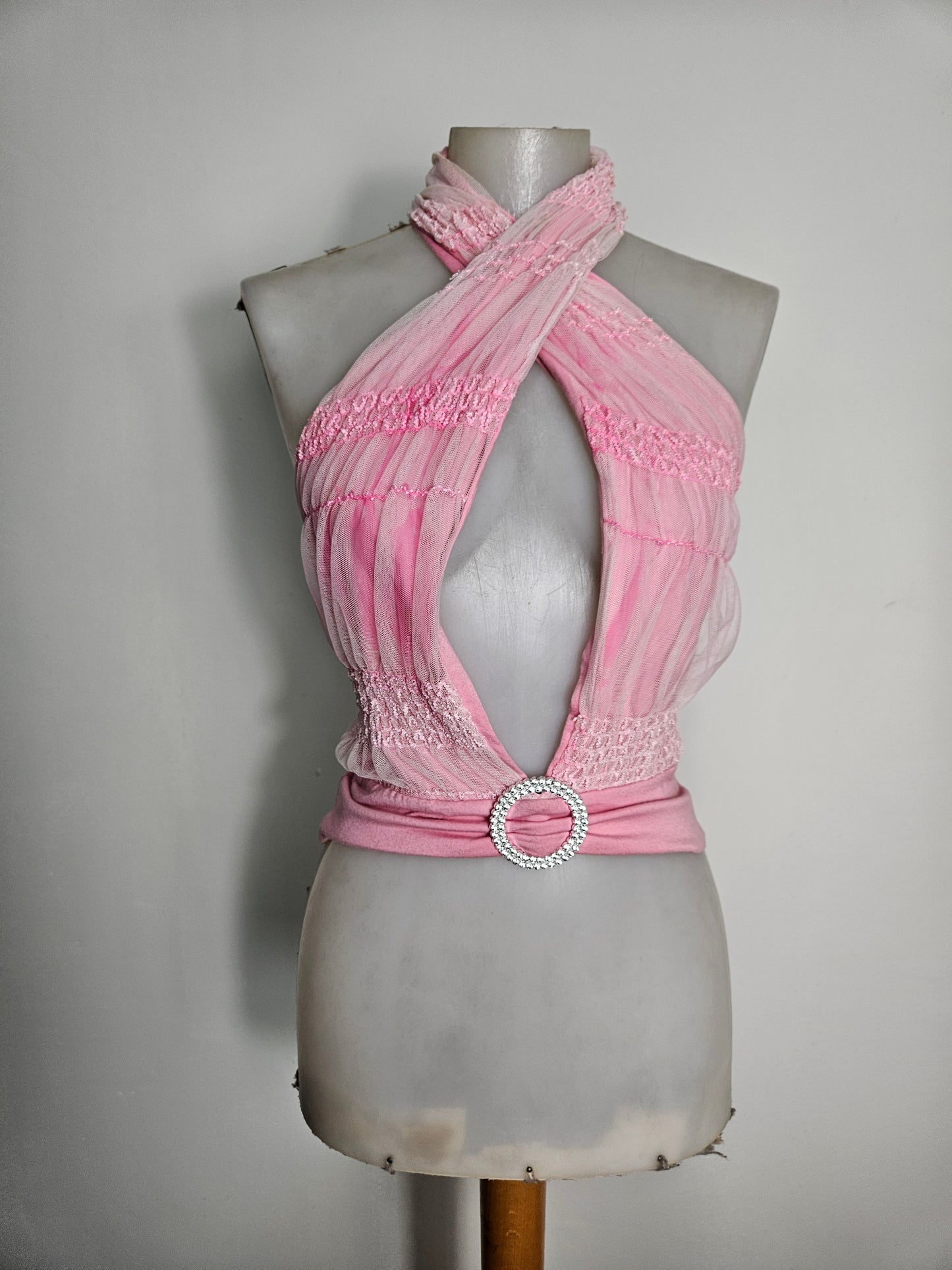 Haut dos nu échancré boucle en strass