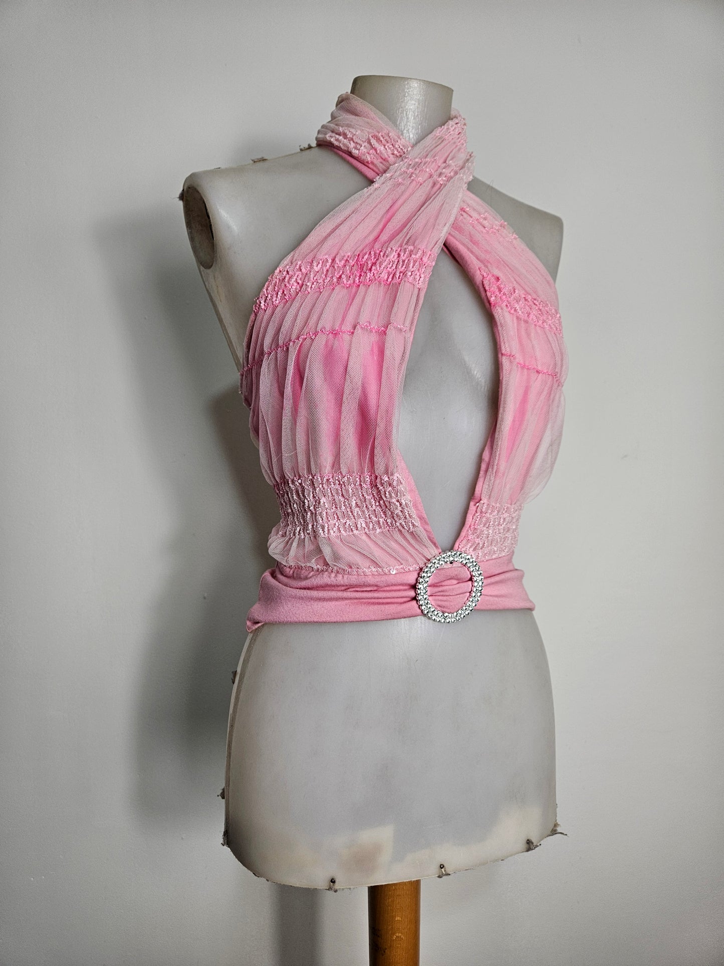 Haut dos nu échancré boucle en strass