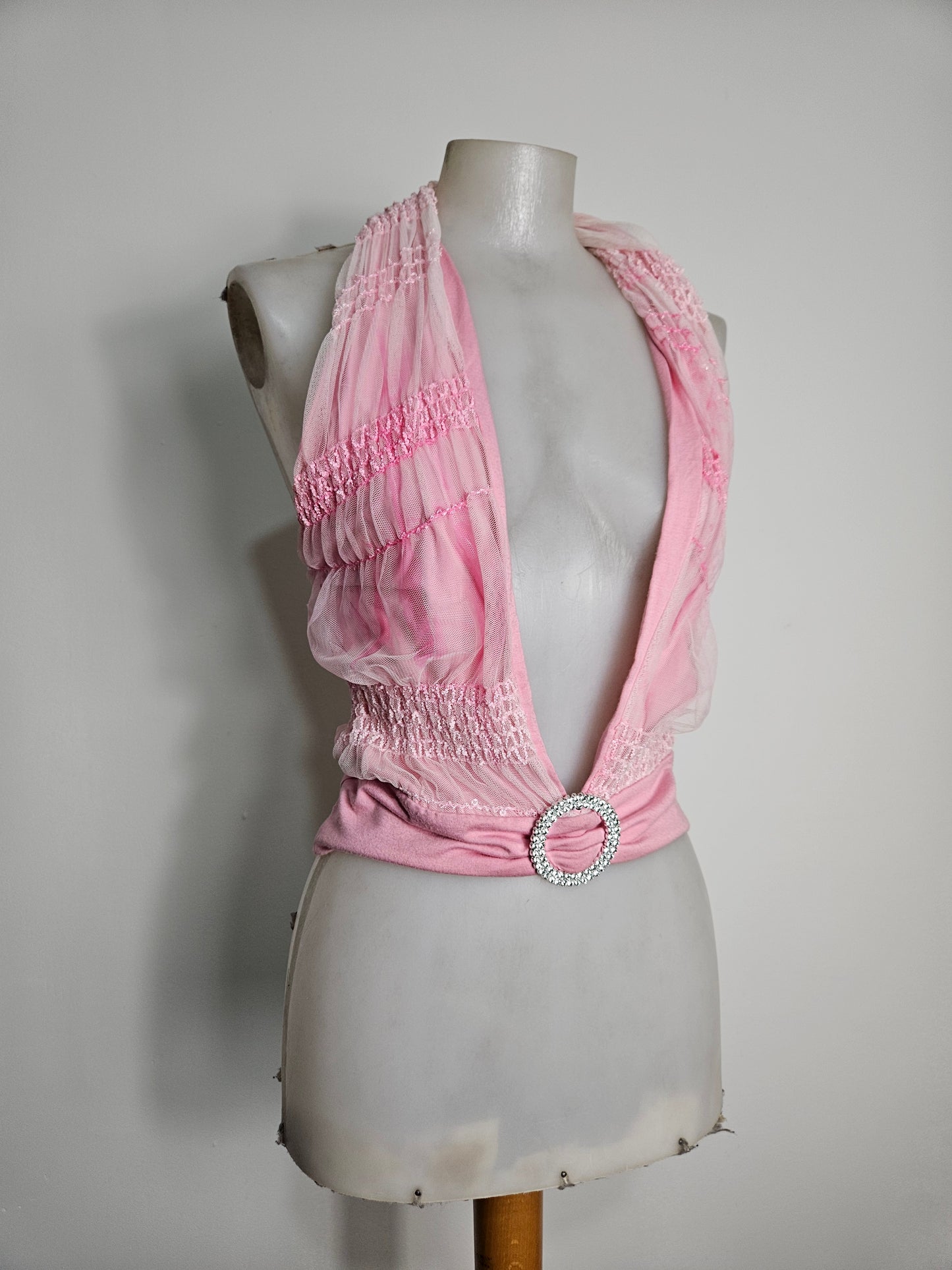 Haut dos nu échancré boucle en strass