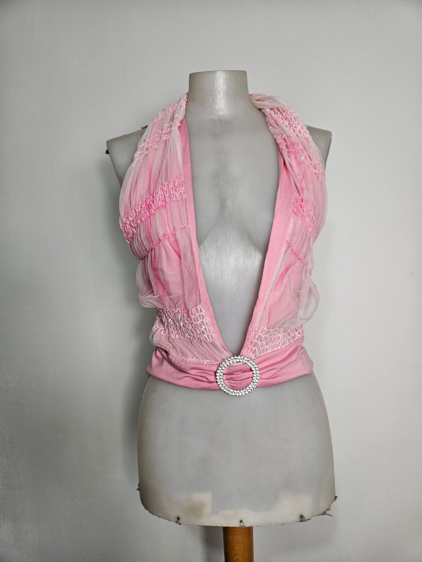 Haut dos nu échancré boucle en strass