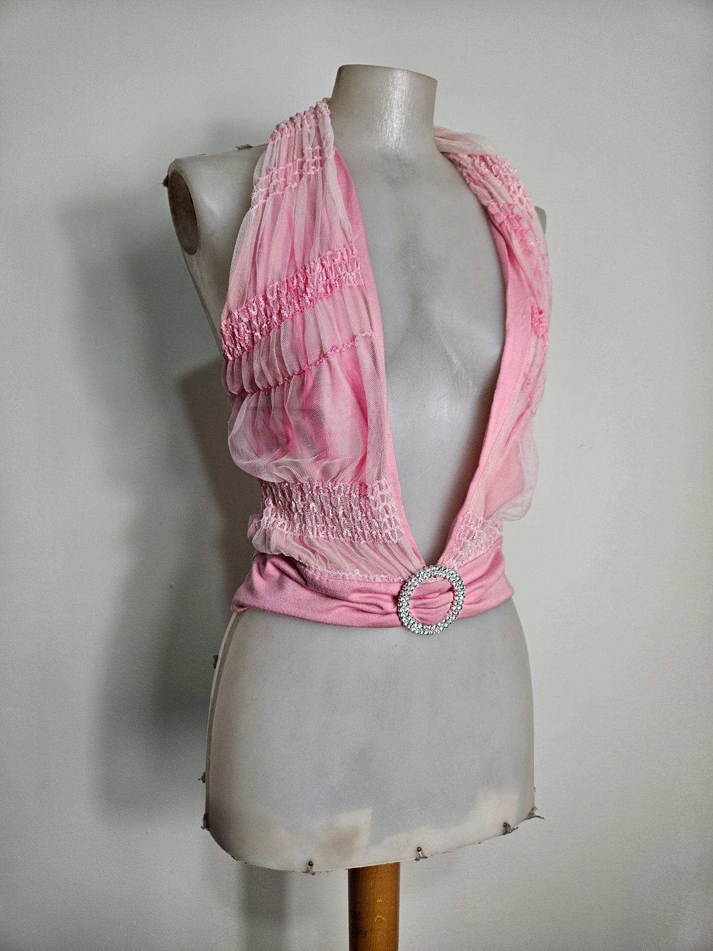 Haut dos nu échancré boucle en strass