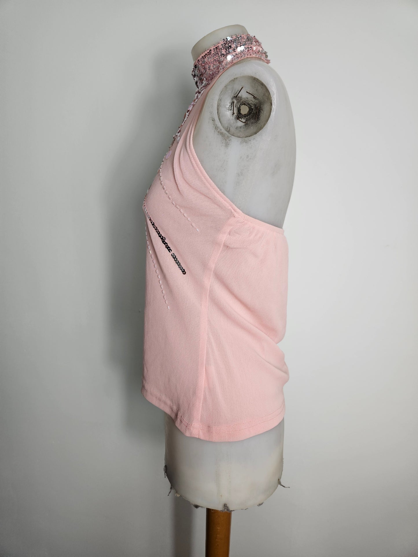 Dos nu en voile brodé de perles et sequins