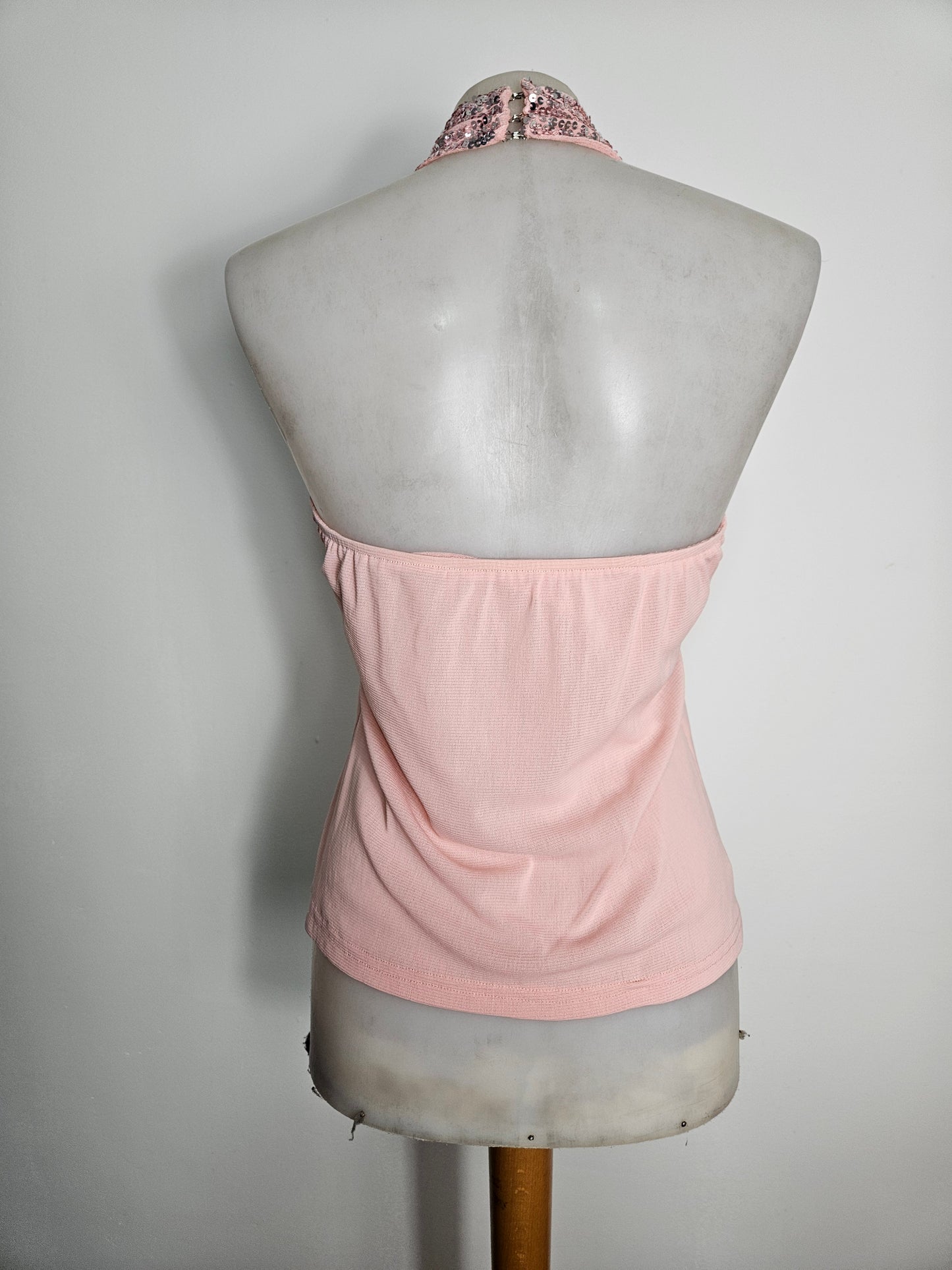 Dos nu en voile brodé de perles et sequins