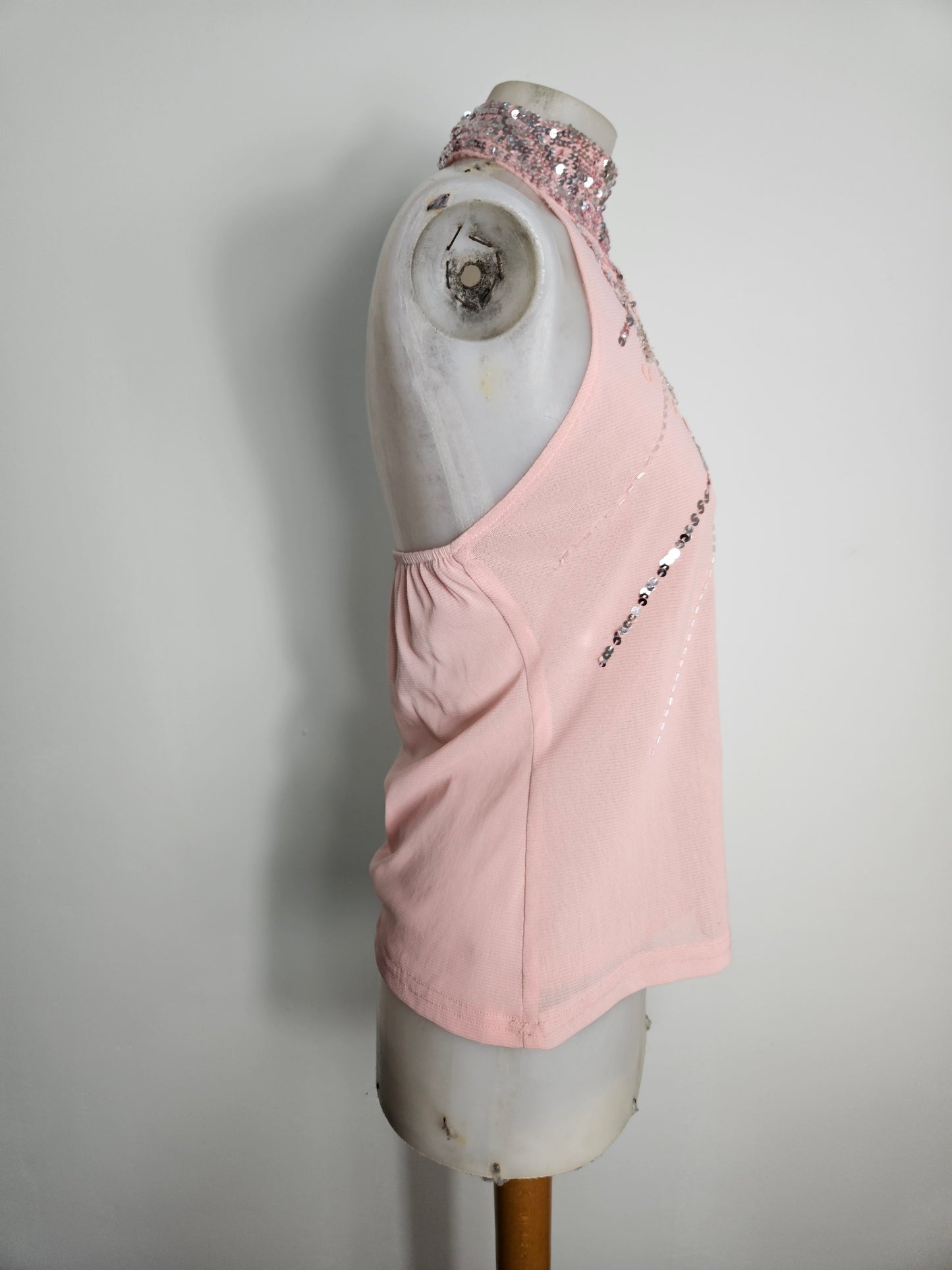 Dos nu en voile brodé de perles et sequins