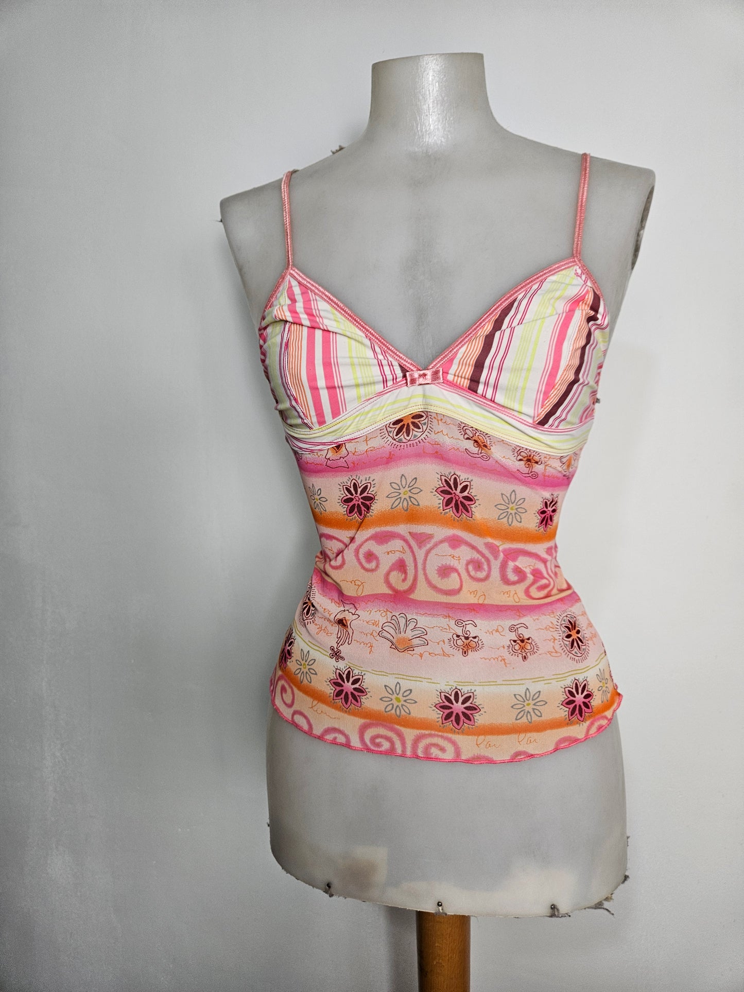 Haut en voile fleuri