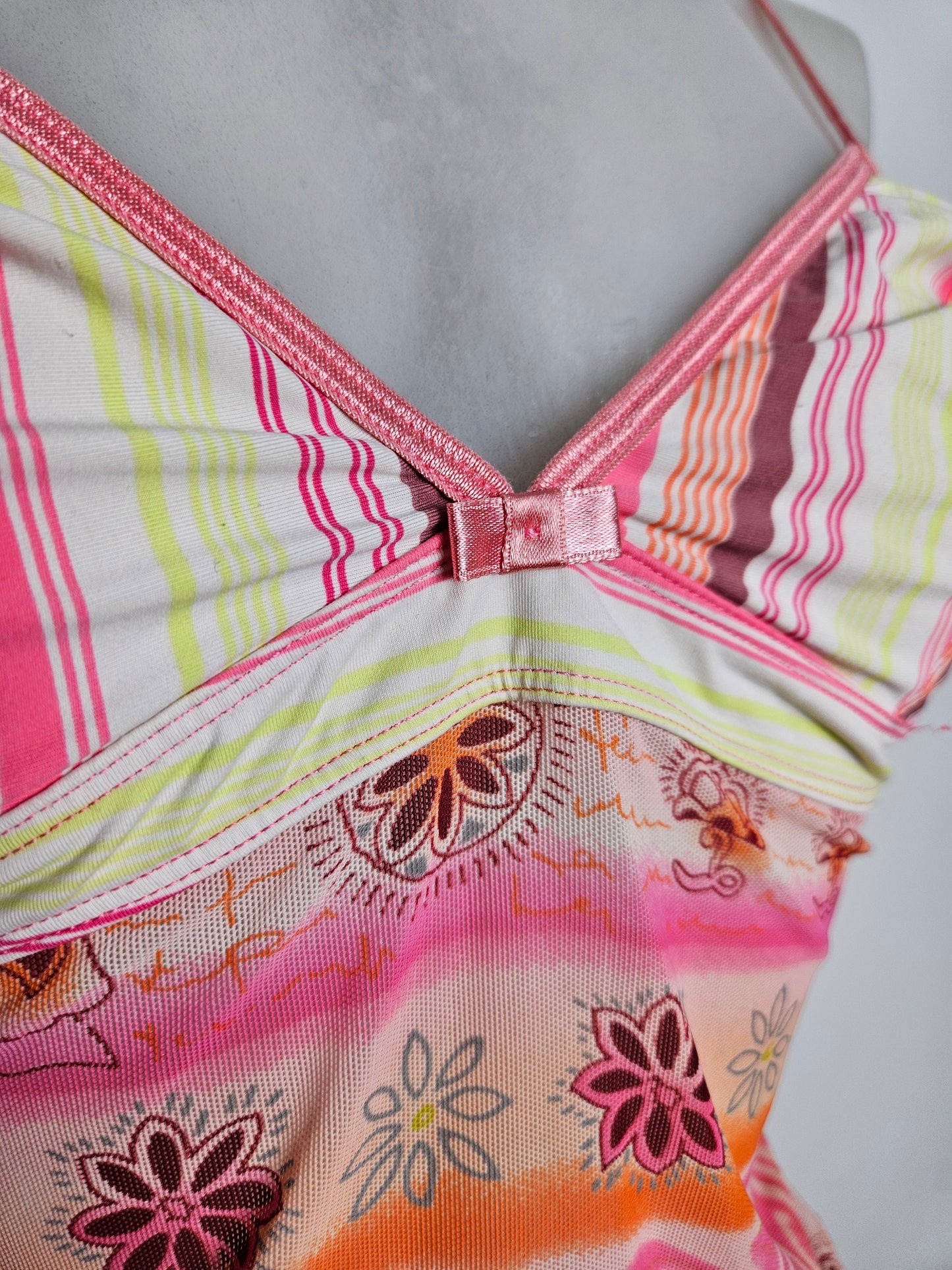 Haut en voile fleuri